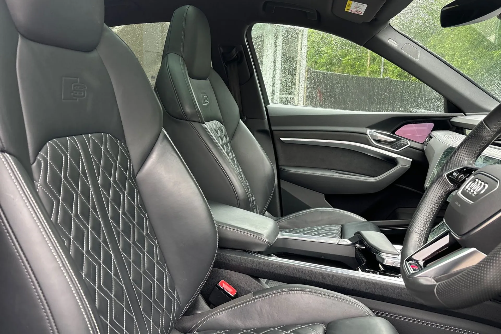 Audi e-tron thumbnail image number 26