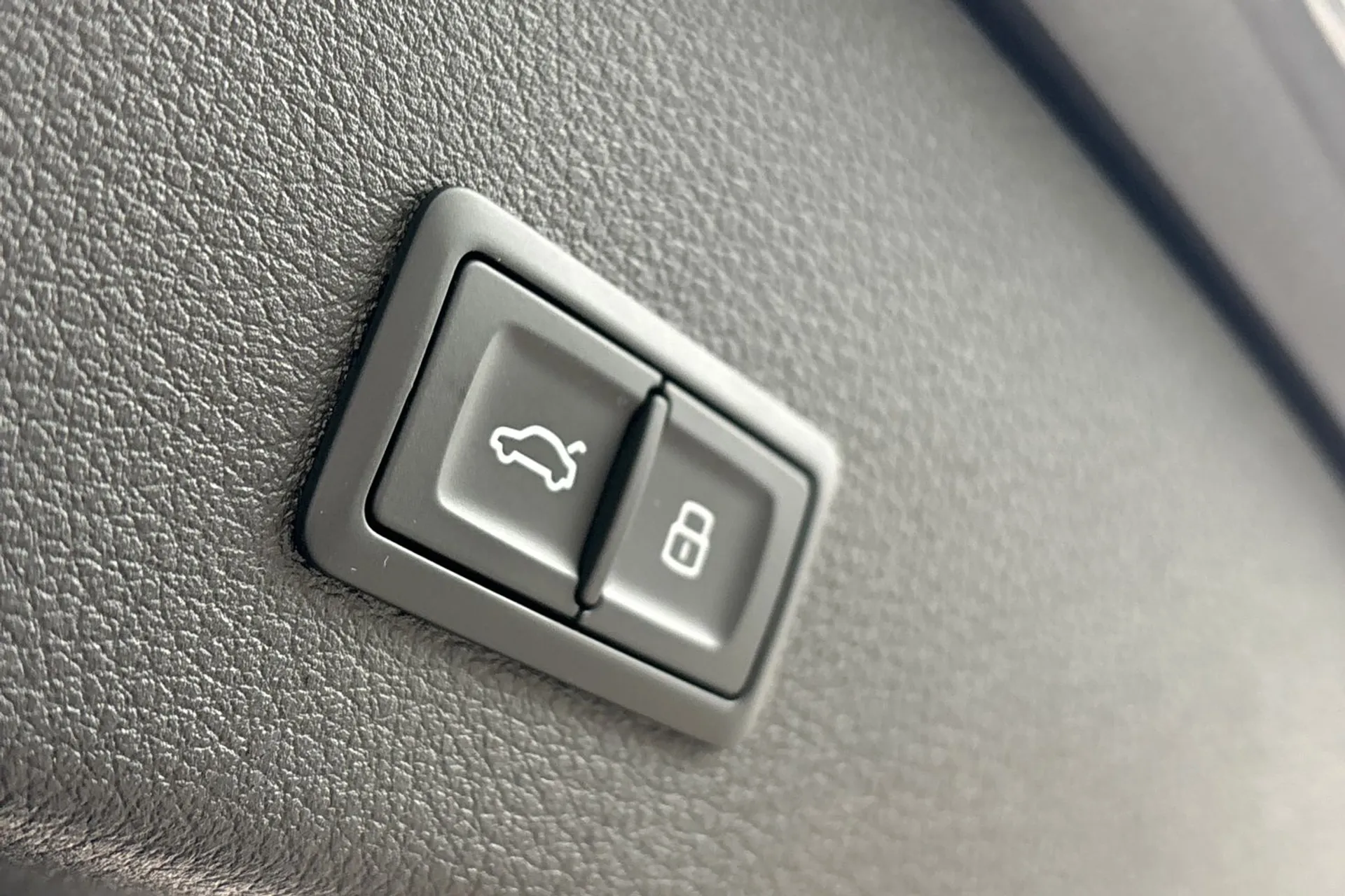 Audi e-tron thumbnail image number 21
