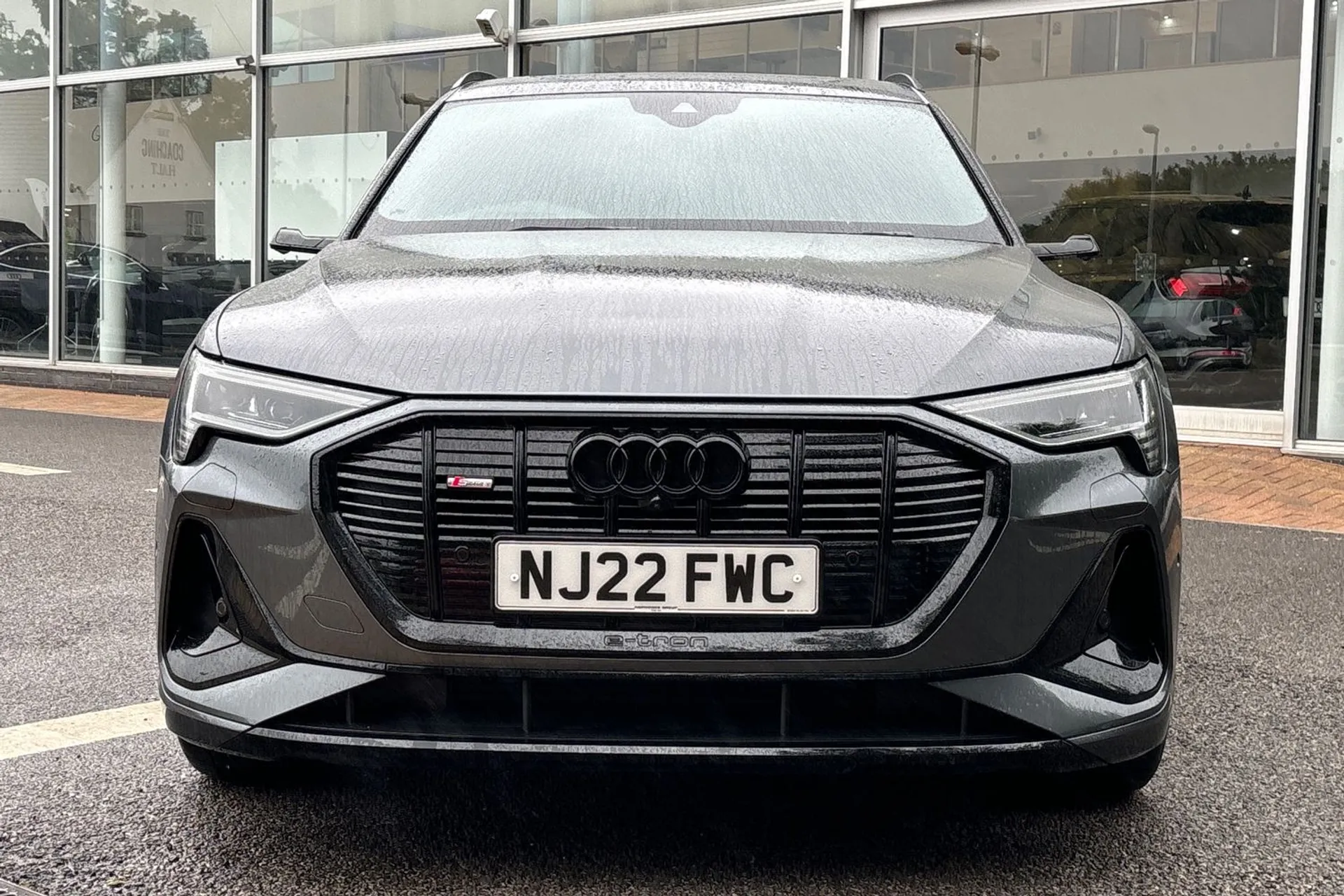Audi e-tron thumbnail image number 13