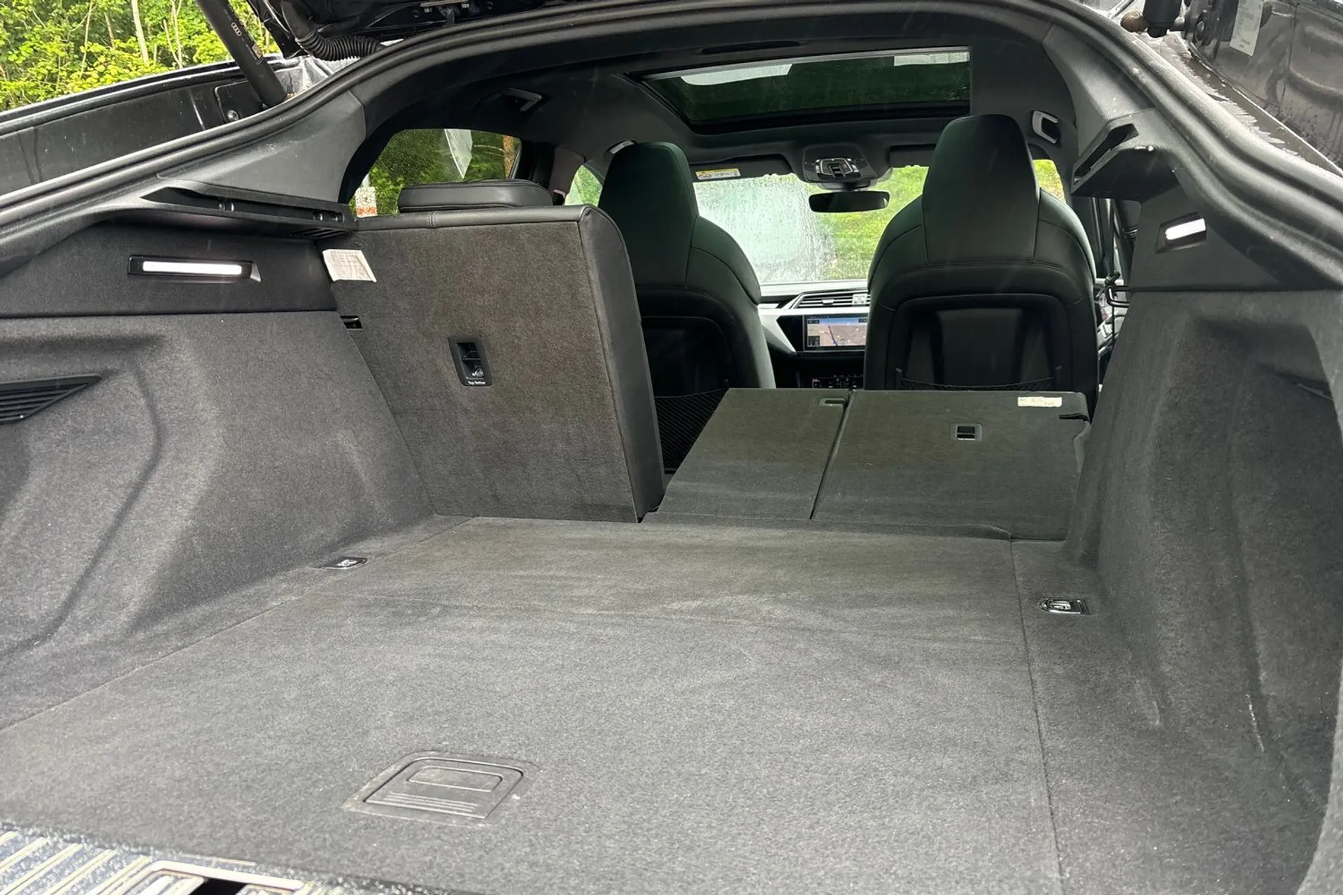 Audi e-tron thumbnail image number 22