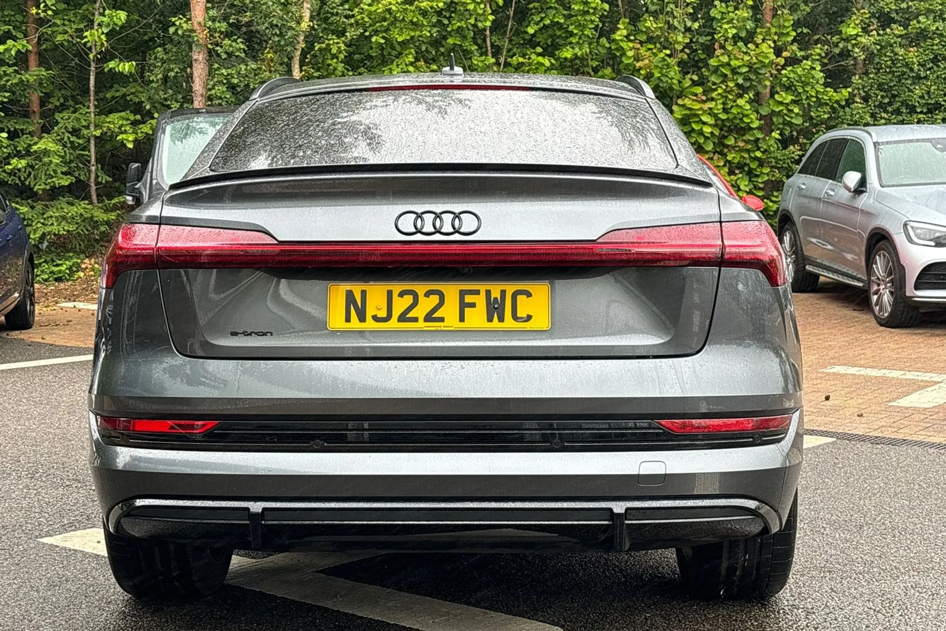 Audi e-tron thumbnail image number 9