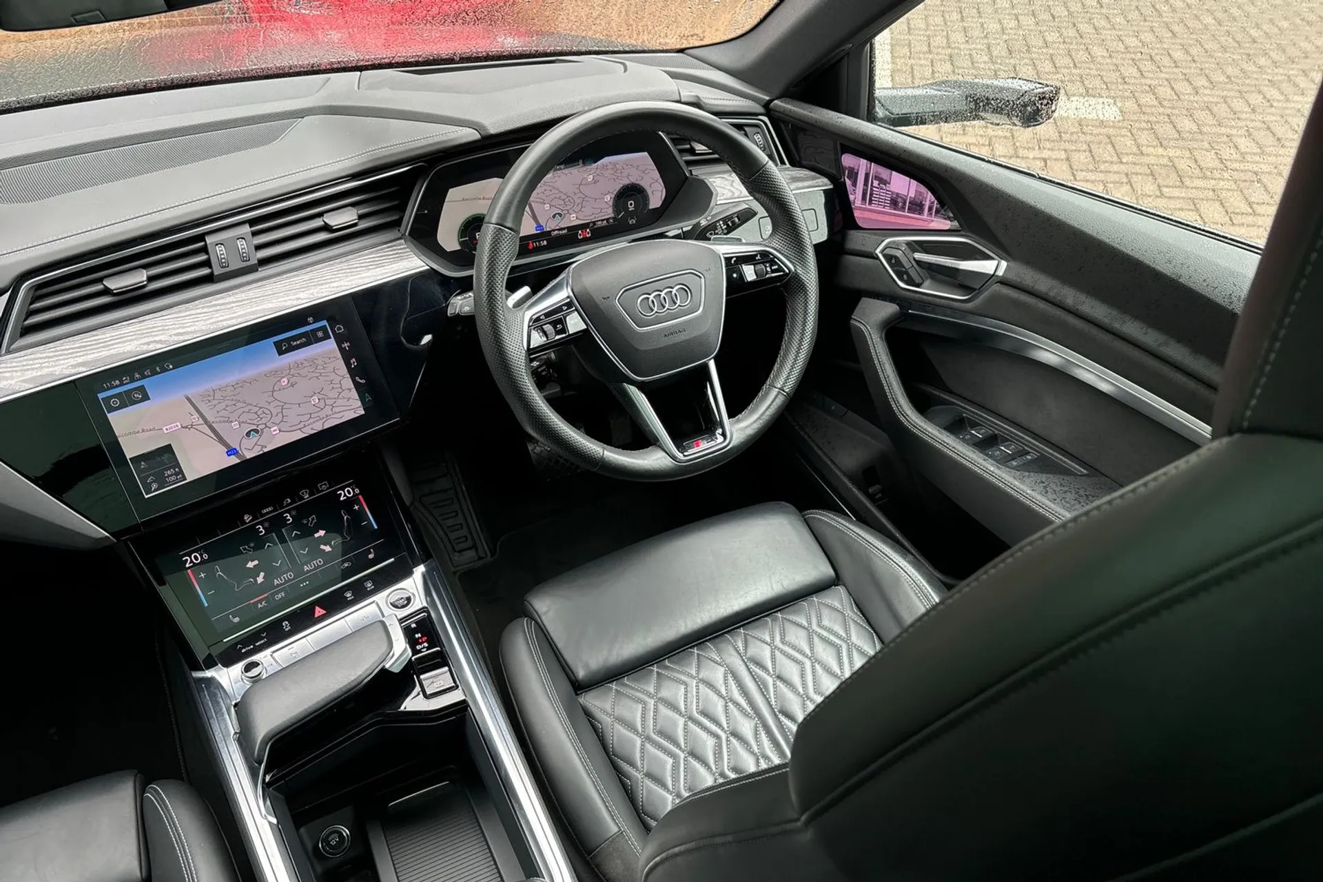 Audi e-tron thumbnail image number 34