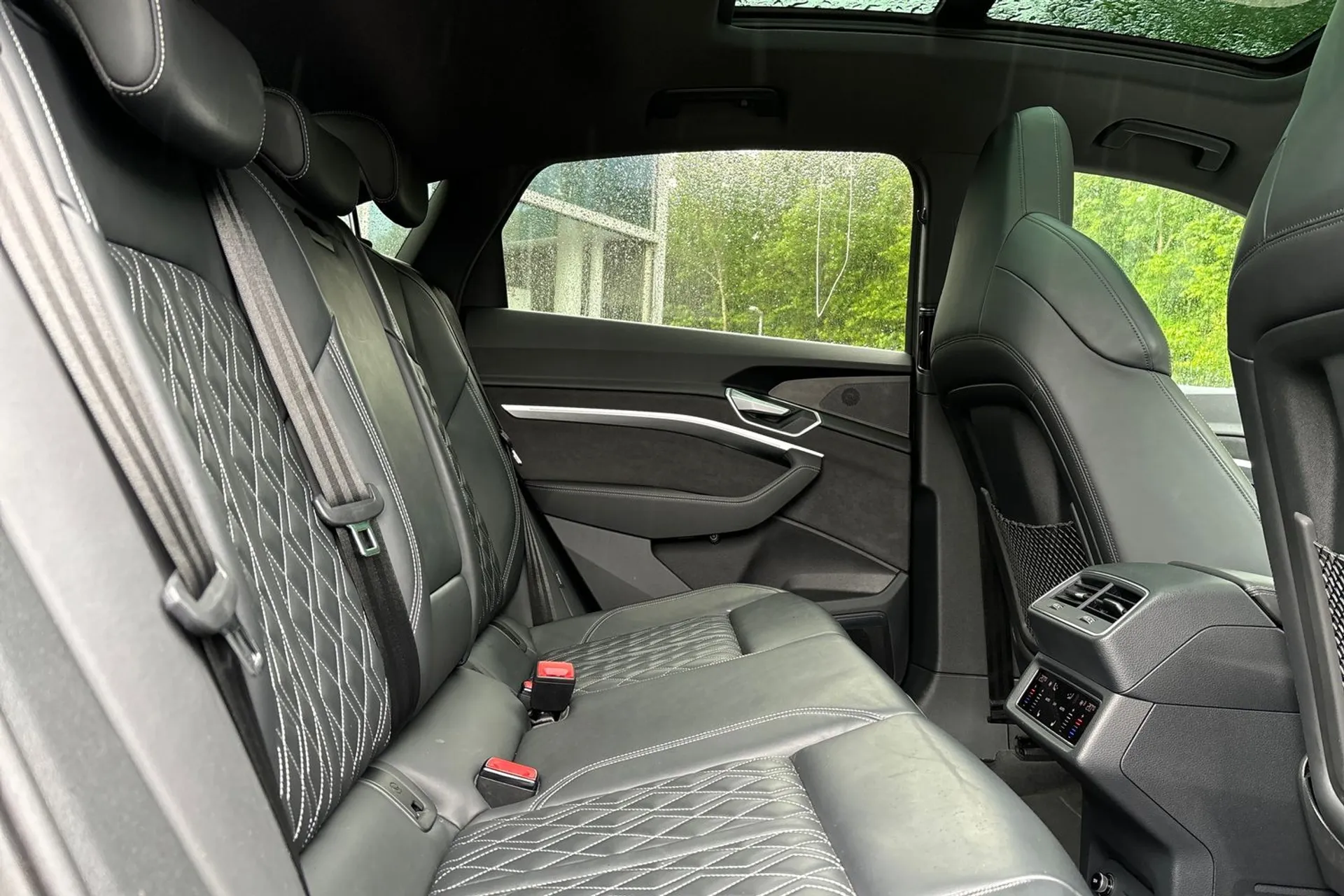 Audi e-tron thumbnail image number 23