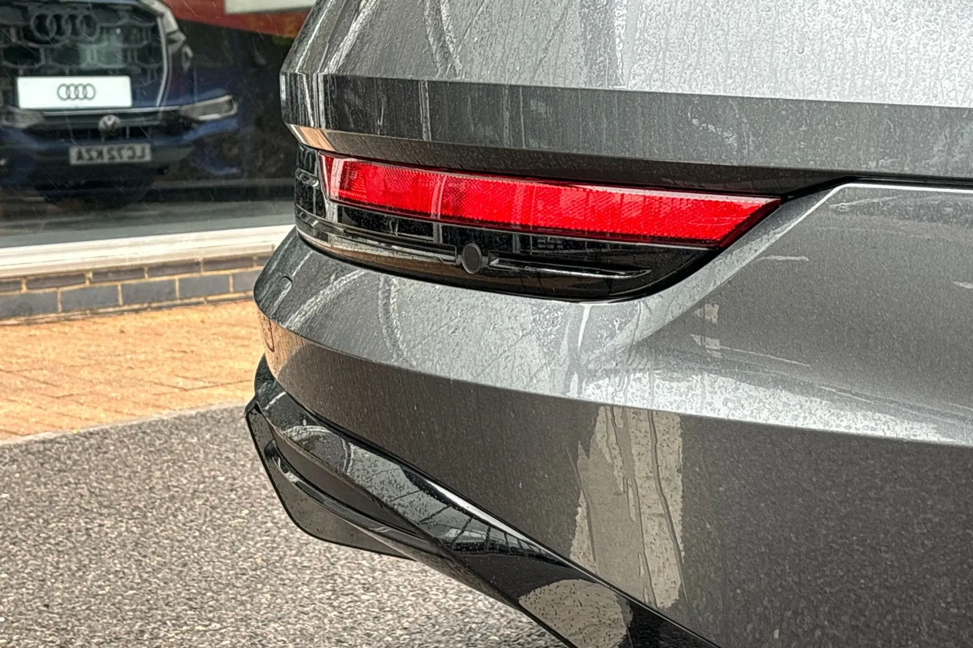 Audi e-tron thumbnail image number 18