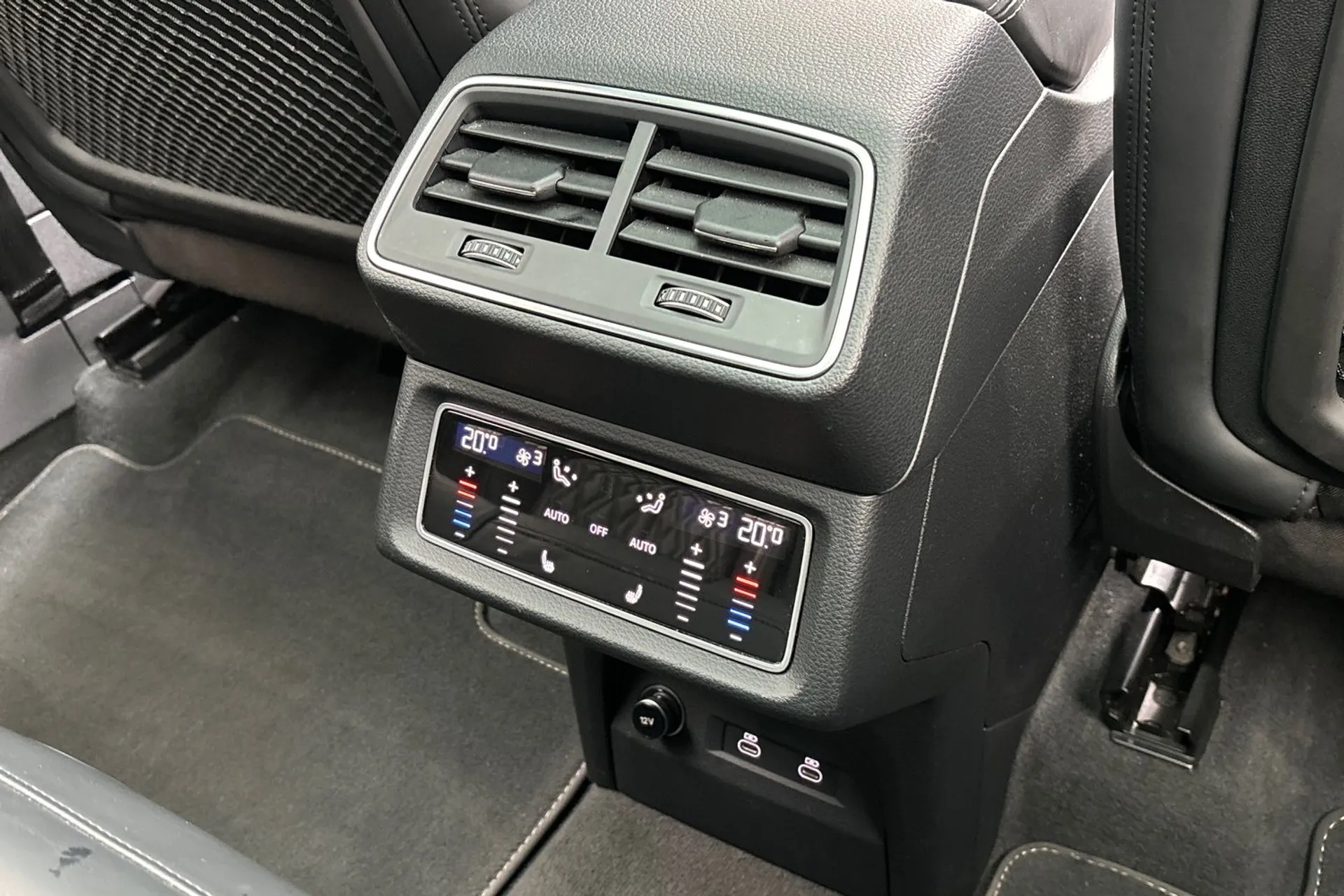 Audi e-tron thumbnail image number 47