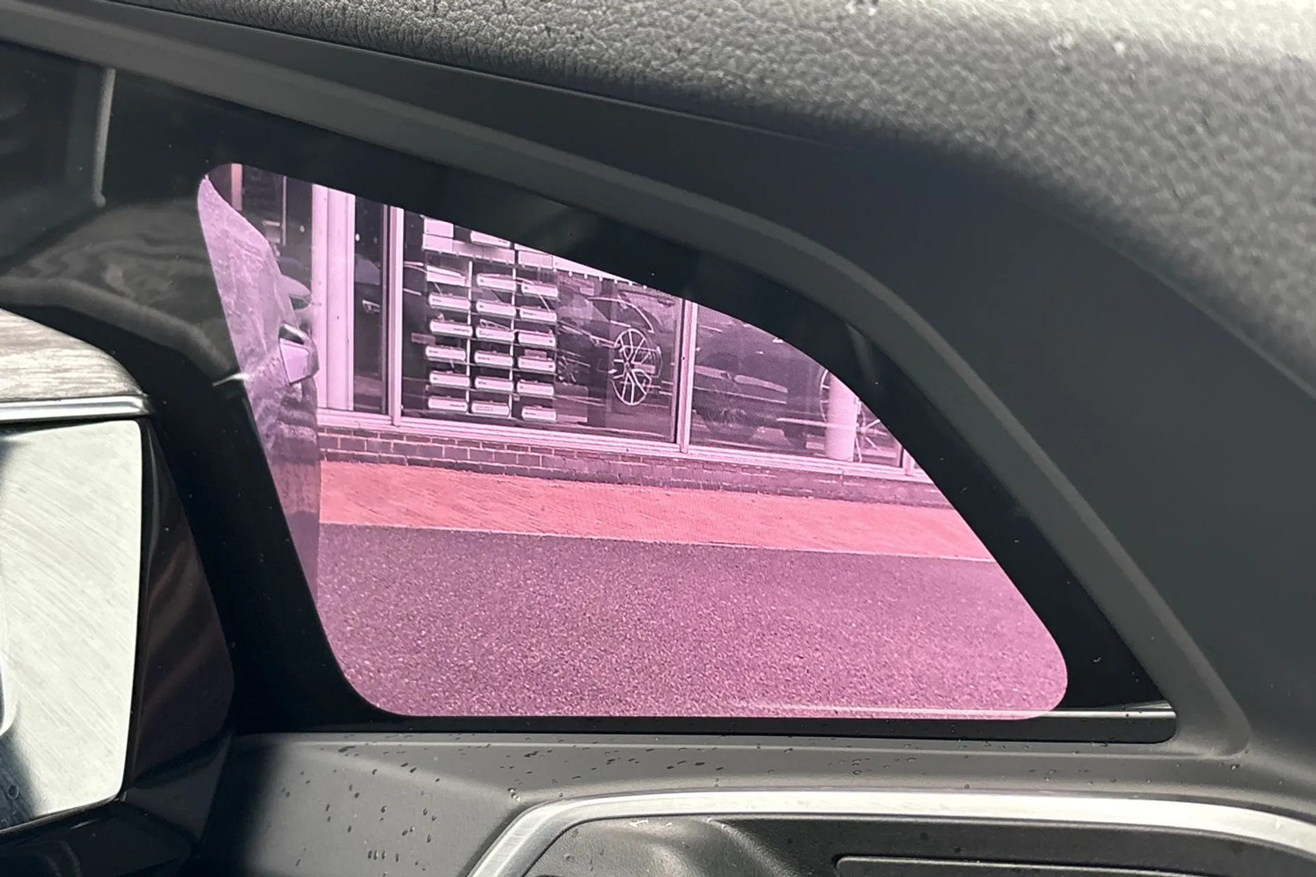 Audi e-tron thumbnail image number 44