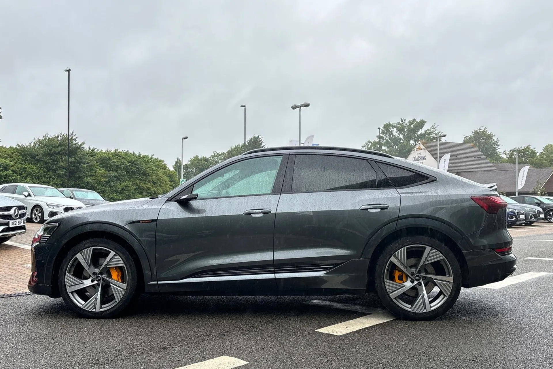 Audi e-tron thumbnail image number 11