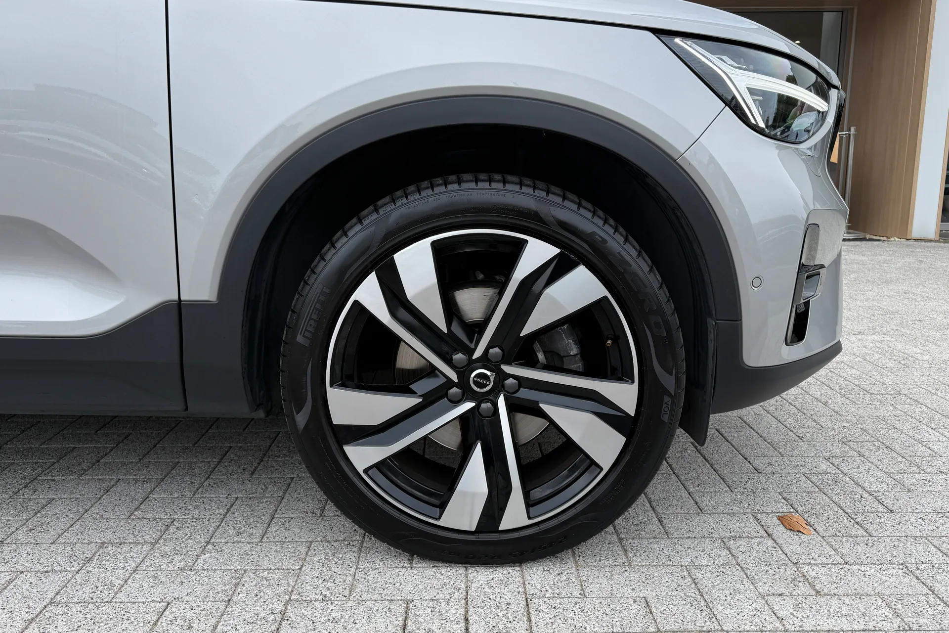 Volvo XC40 R-DESIGN PRO B4 MHEV thumbnail image number 14