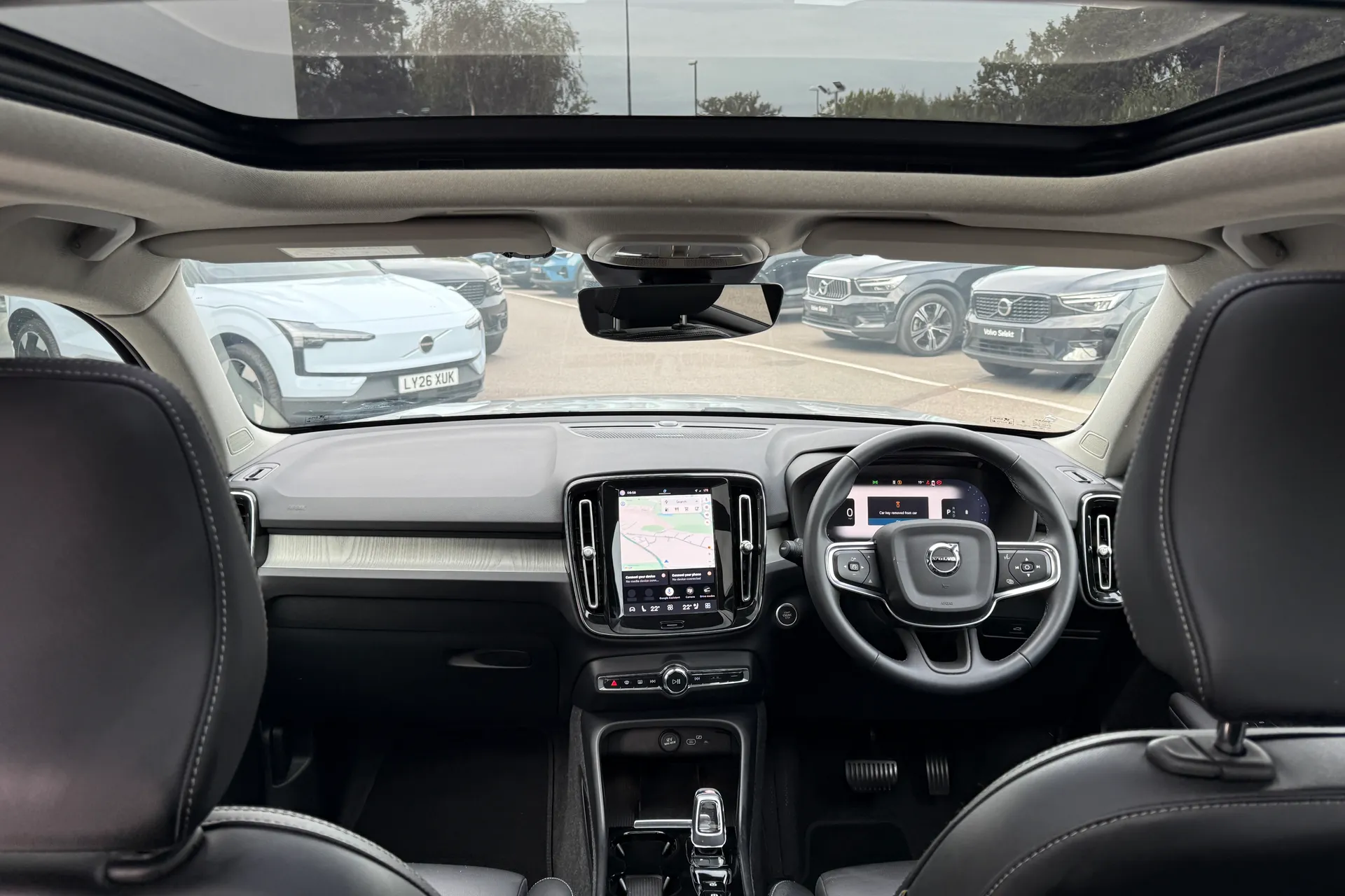Volvo XC40 R-DESIGN PRO B4 MHEV thumbnail image number 3