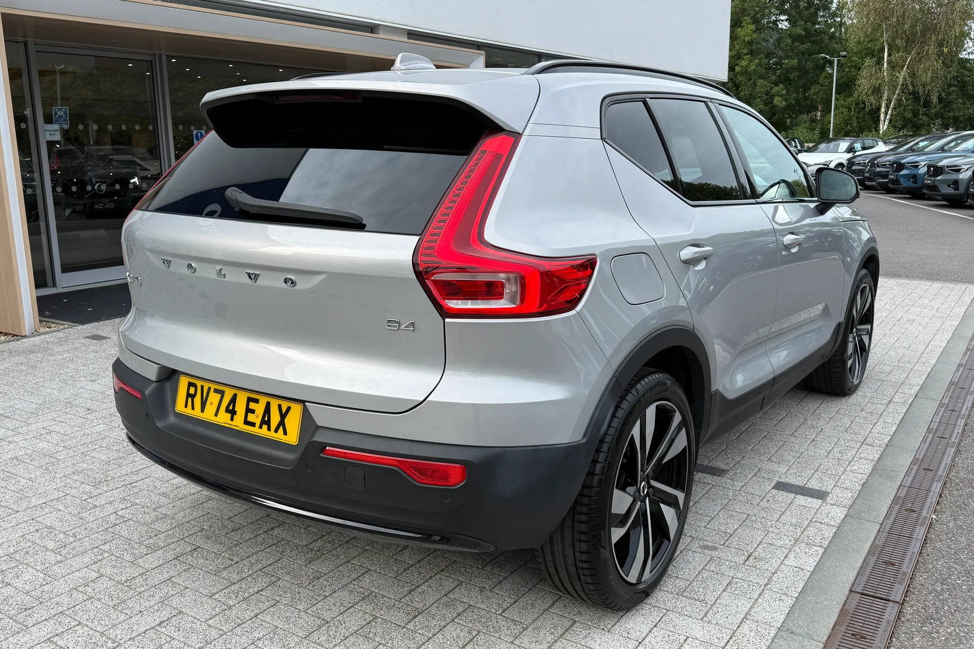 Volvo XC40 R-DESIGN PRO B4 MHEV thumbnail image number 8