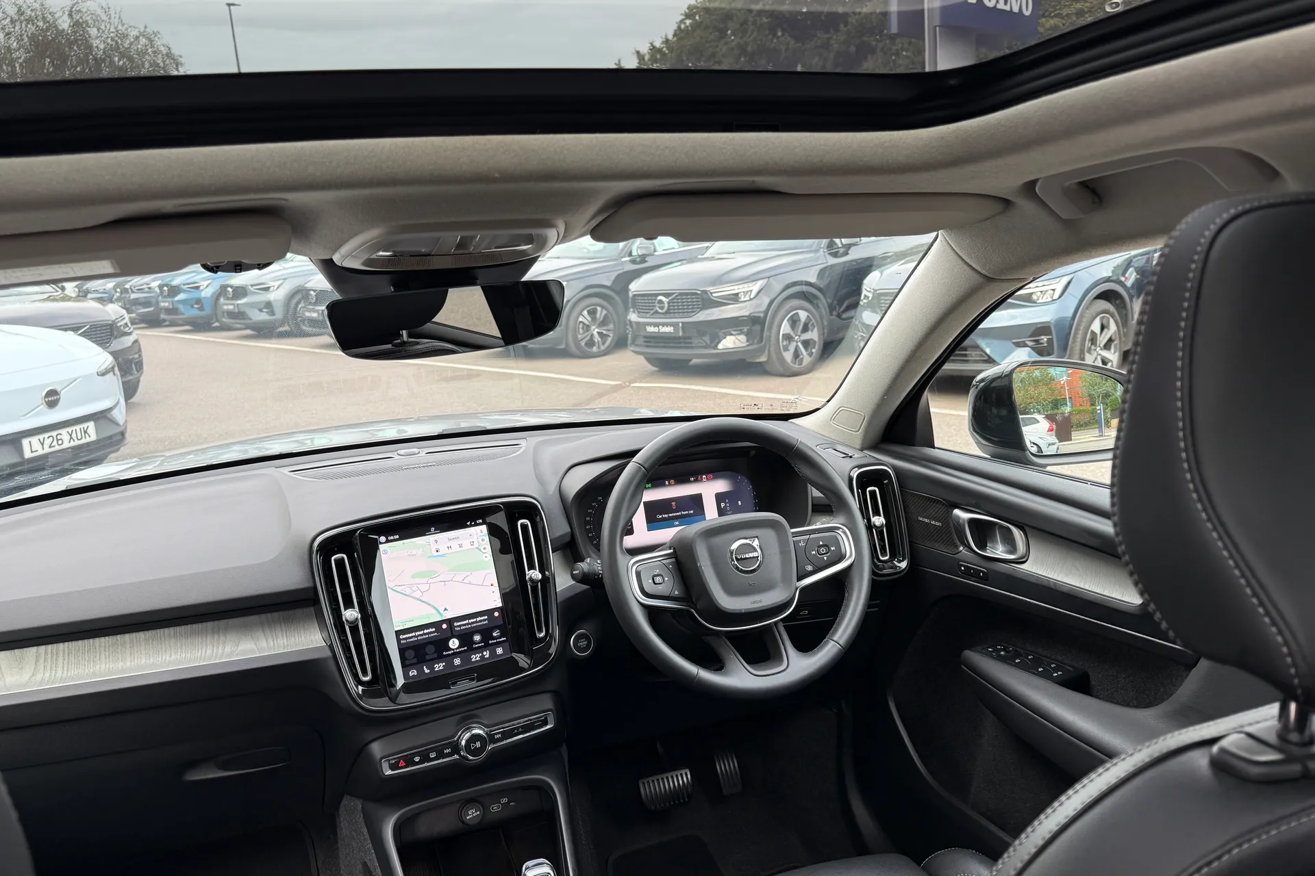 Volvo XC40 R-DESIGN PRO B4 MHEV thumbnail image number 32