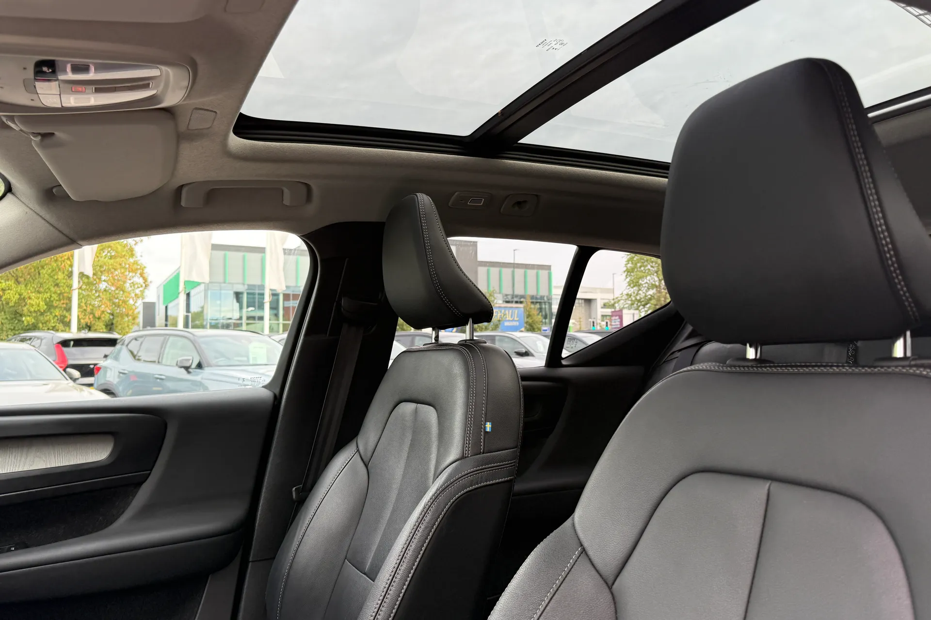 Volvo XC40 R-DESIGN PRO B4 MHEV thumbnail image number 28