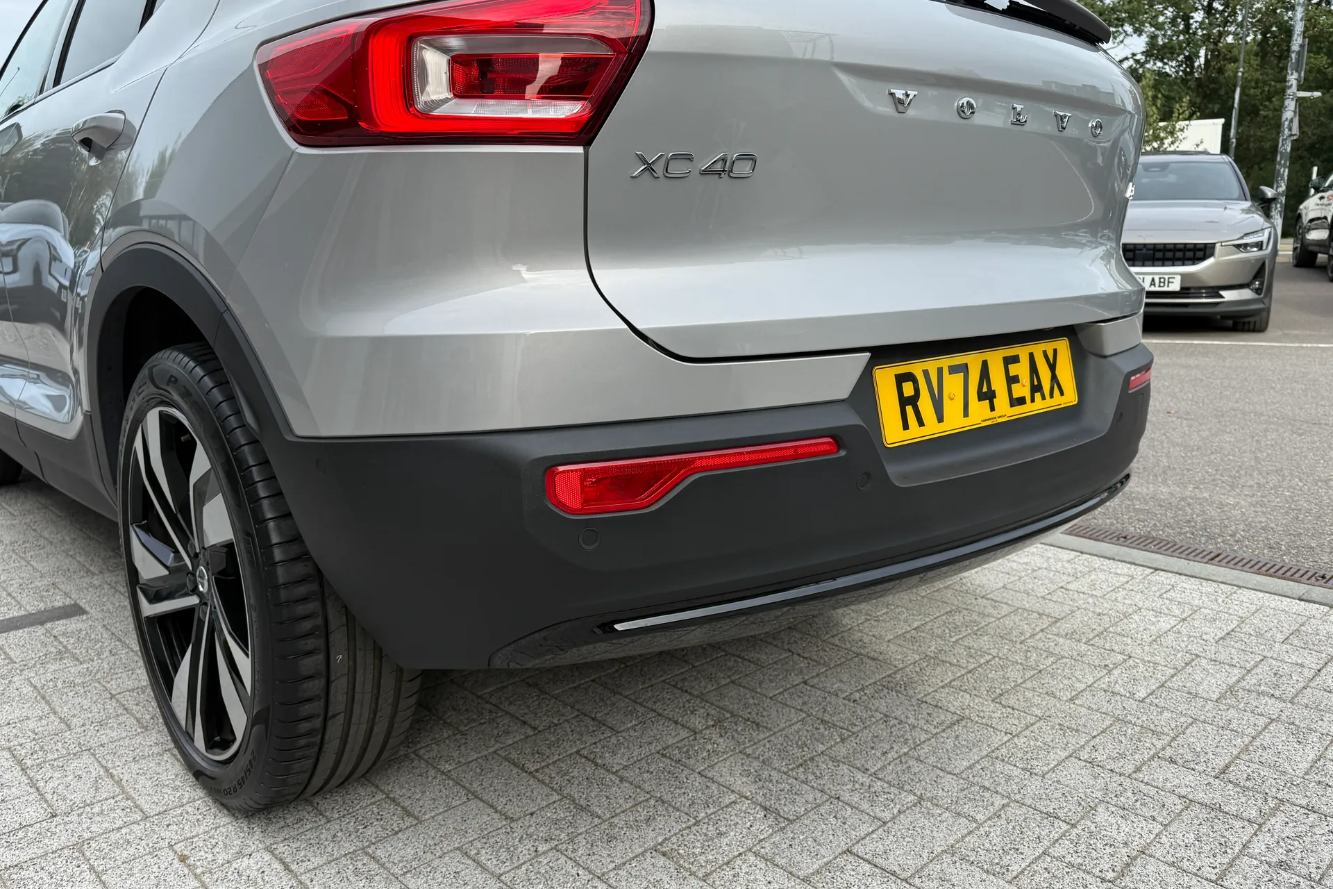 Volvo XC40 R-DESIGN PRO B4 MHEV thumbnail image number 19