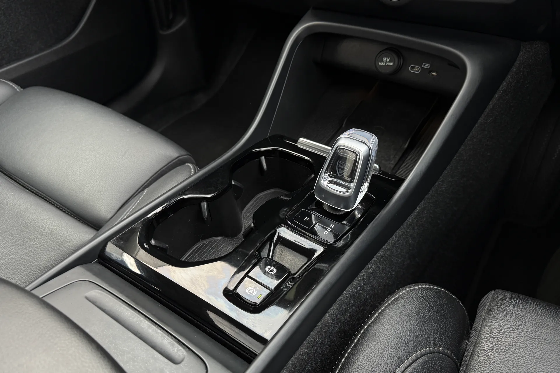 Volvo XC40 R-DESIGN PRO B4 MHEV thumbnail image number 42
