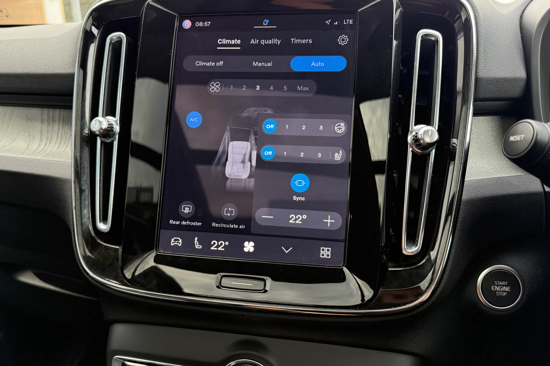 Volvo XC40 R-DESIGN PRO B4 MHEV thumbnail image number 38