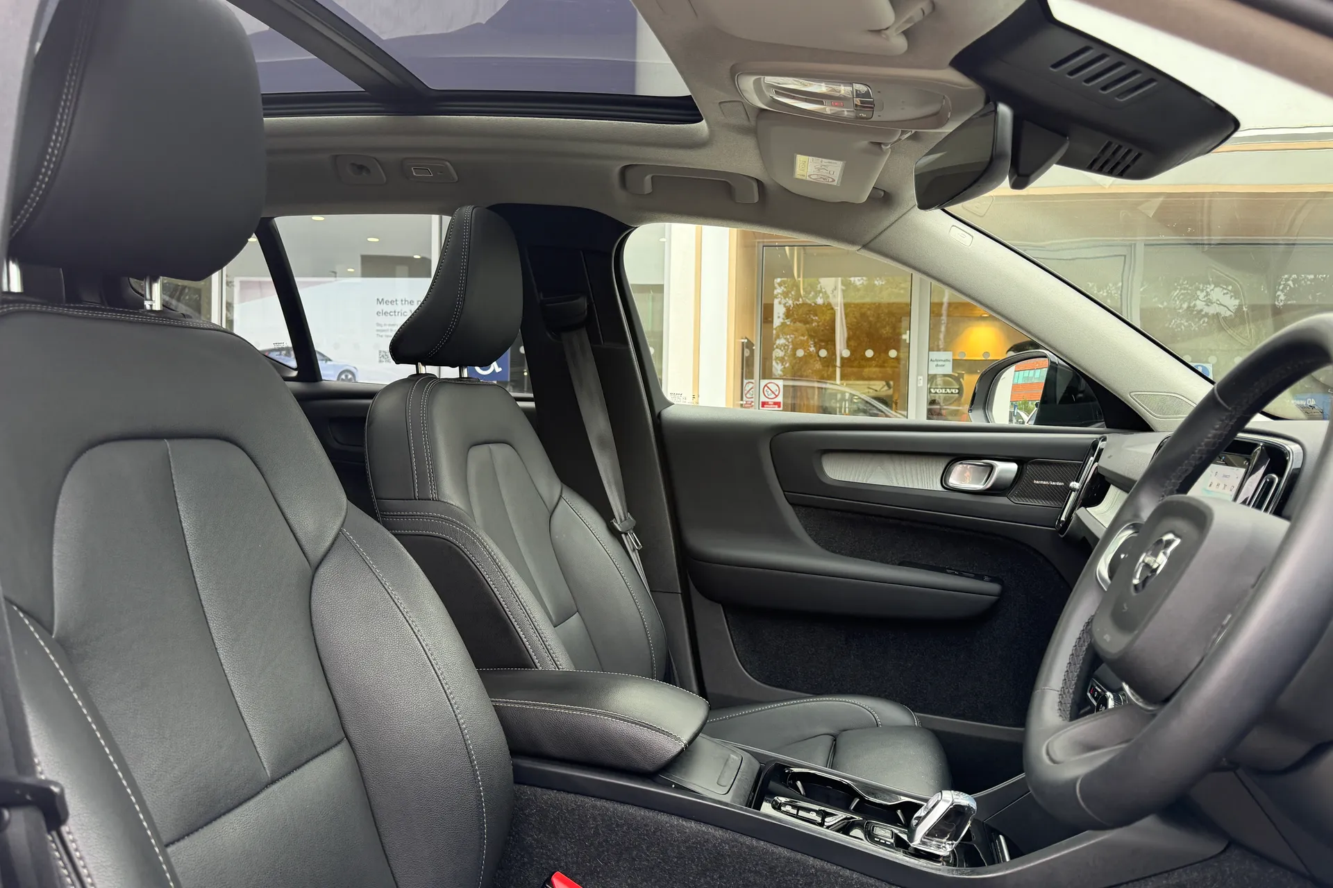 Volvo XC40 R-DESIGN PRO B4 MHEV thumbnail image number 26