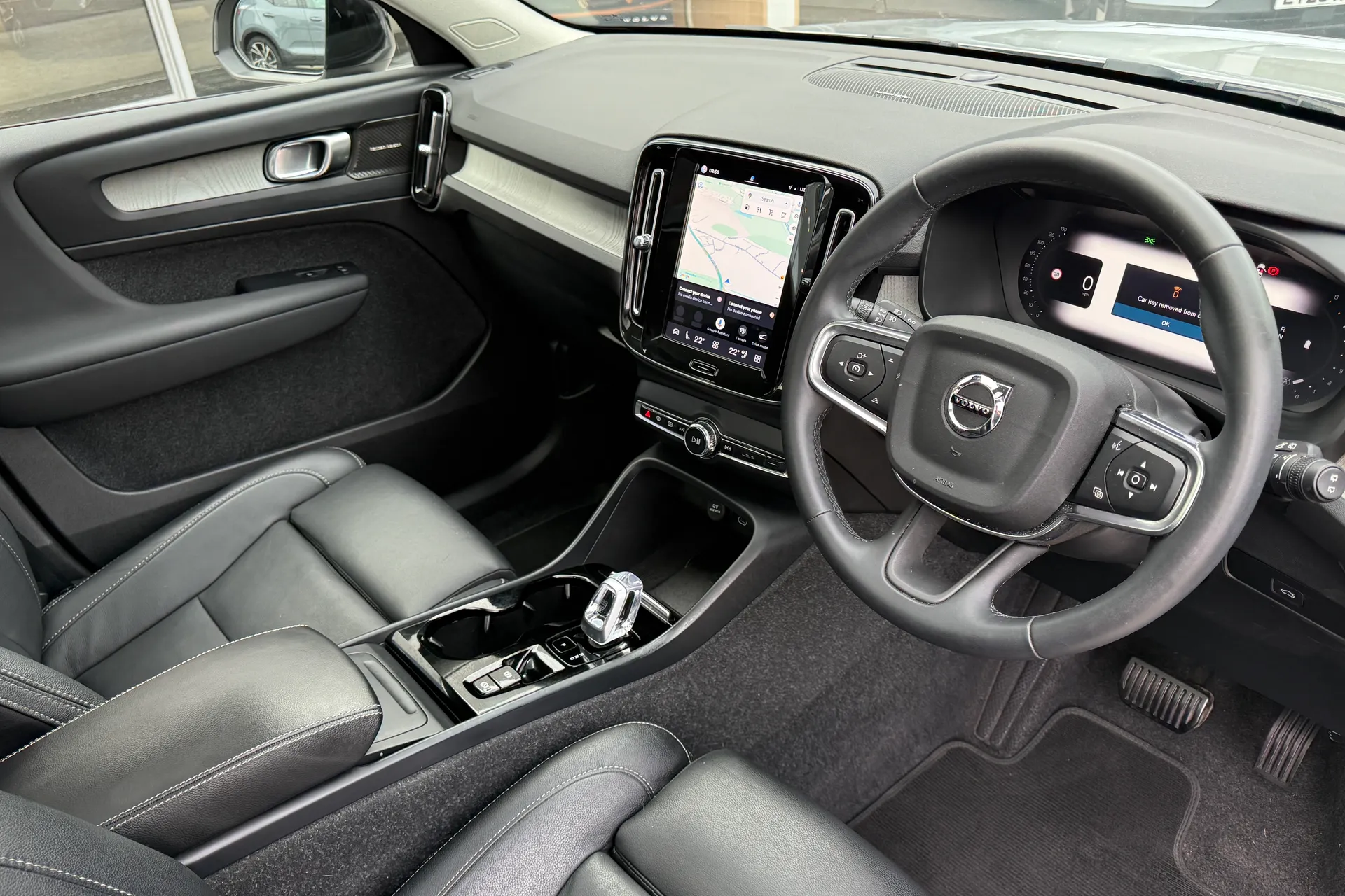 Volvo XC40 R-DESIGN PRO B4 MHEV thumbnail image number 6