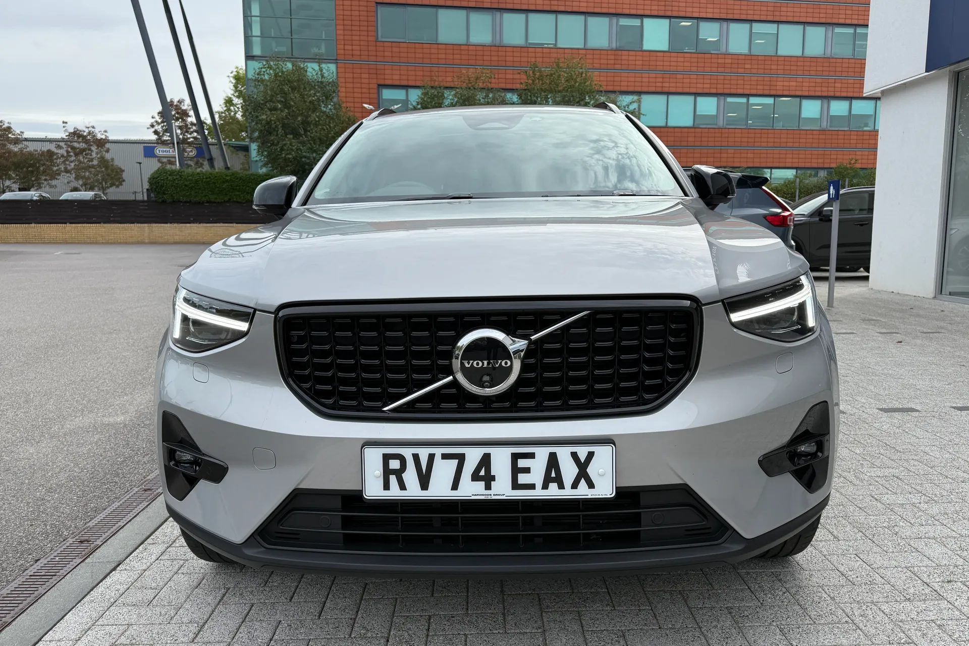 Volvo XC40 R-DESIGN PRO B4 MHEV thumbnail image number 13