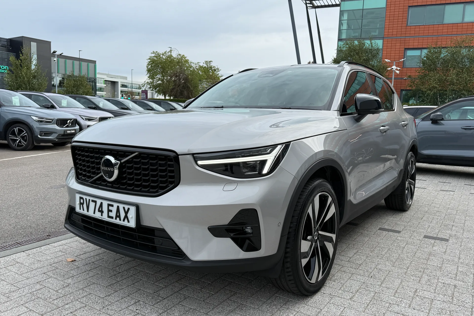 Volvo XC40 R-DESIGN PRO B4 MHEV thumbnail image number 12