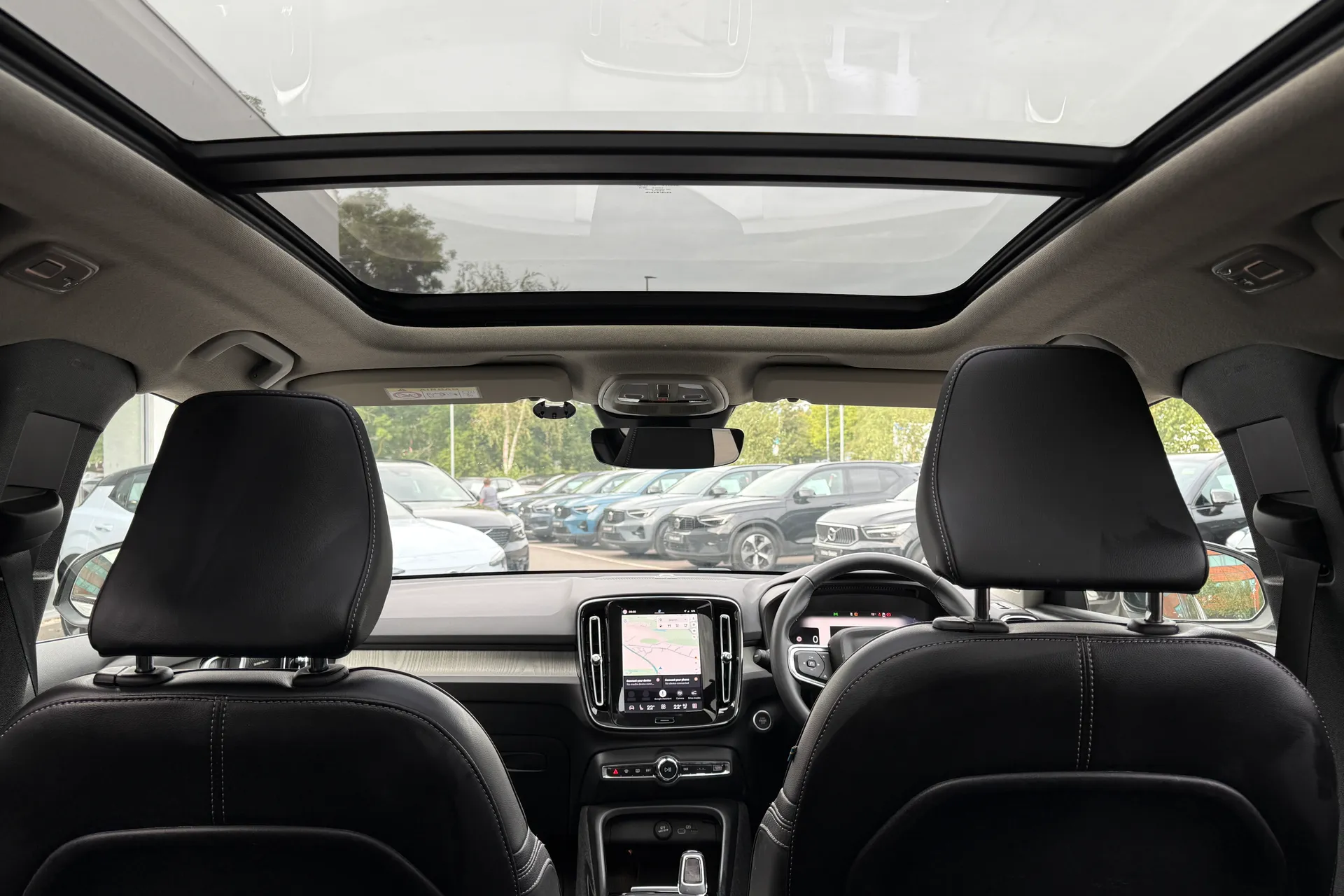 Volvo XC40 R-DESIGN PRO B4 MHEV thumbnail image number 22