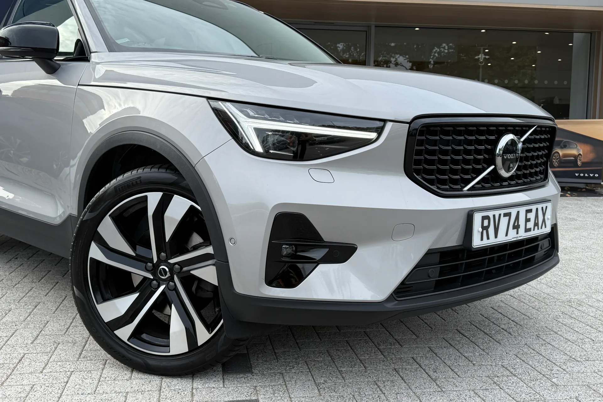 Volvo XC40 R-DESIGN PRO B4 MHEV thumbnail image number 7
