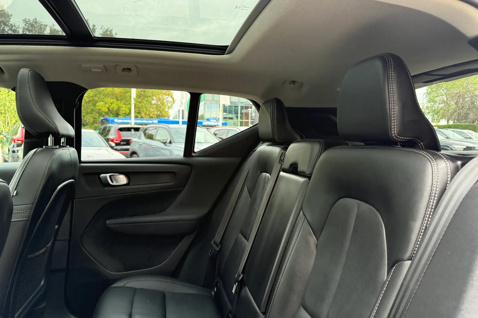 Volvo XC40 R-DESIGN PRO B4 MHEV thumbnail image number 30