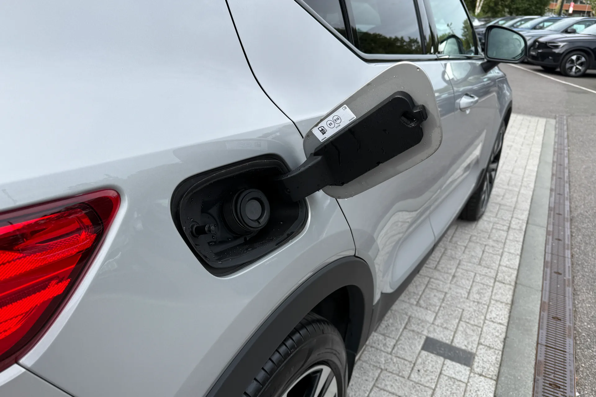 Volvo XC40 R-DESIGN PRO B4 MHEV thumbnail image number 16