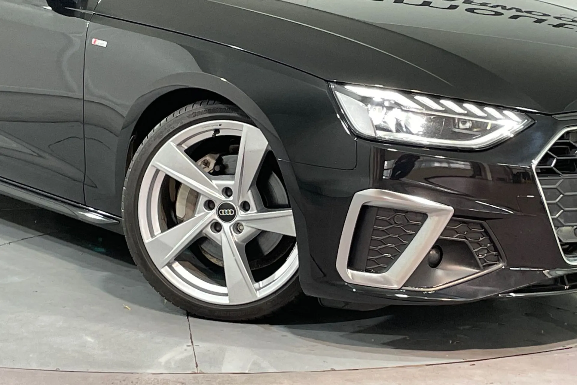 Audi A4 thumbnail image number 10