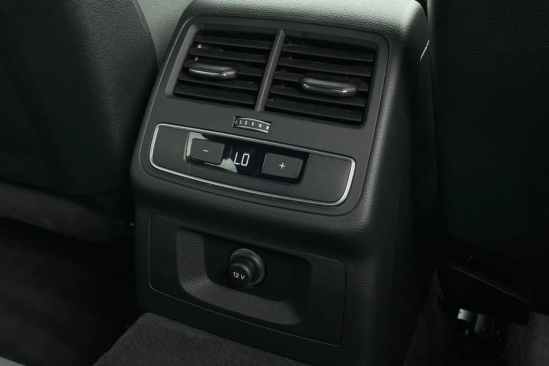 Audi A4 thumbnail image number 51