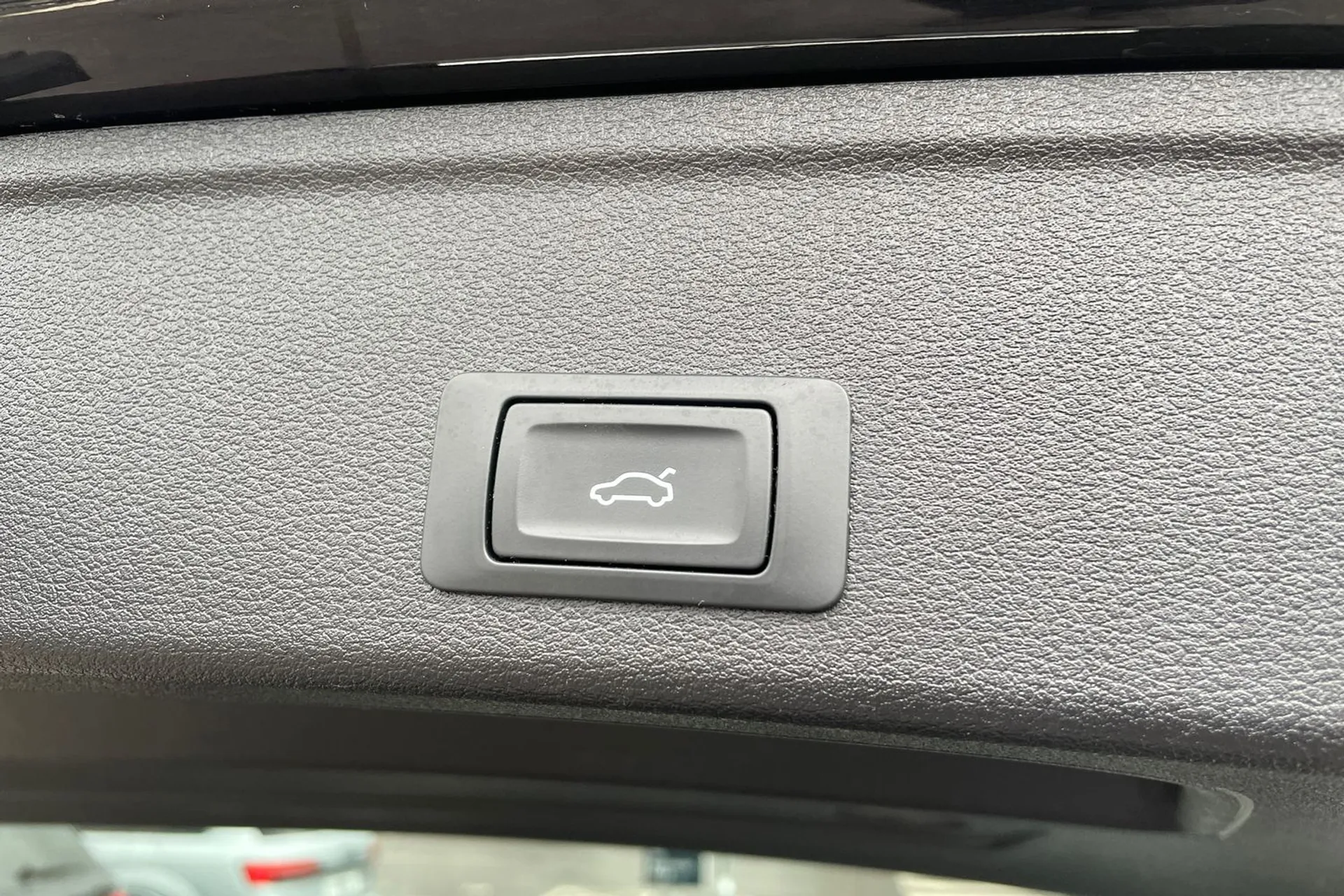 Audi A4 thumbnail image number 19