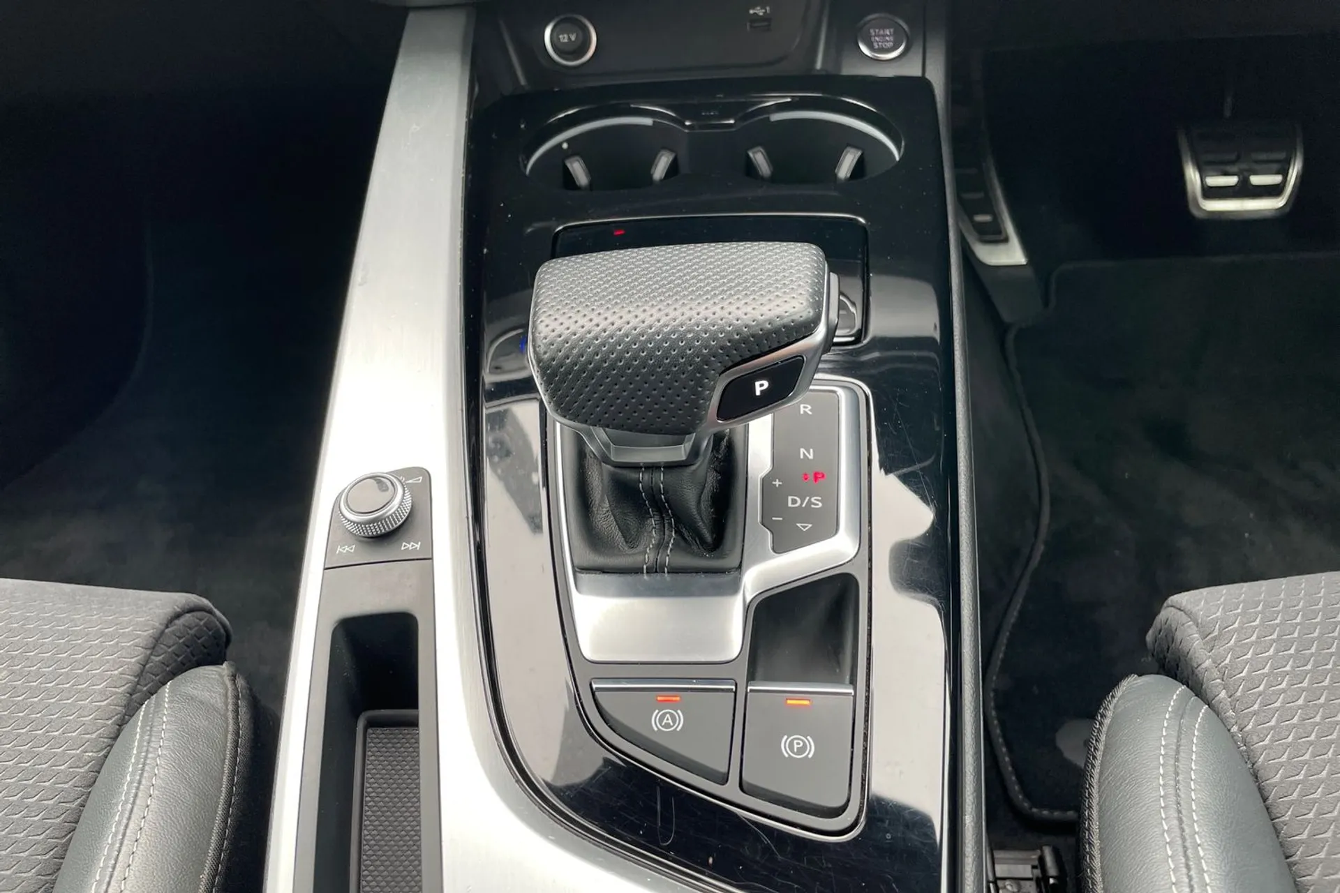 Audi A4 thumbnail image number 41