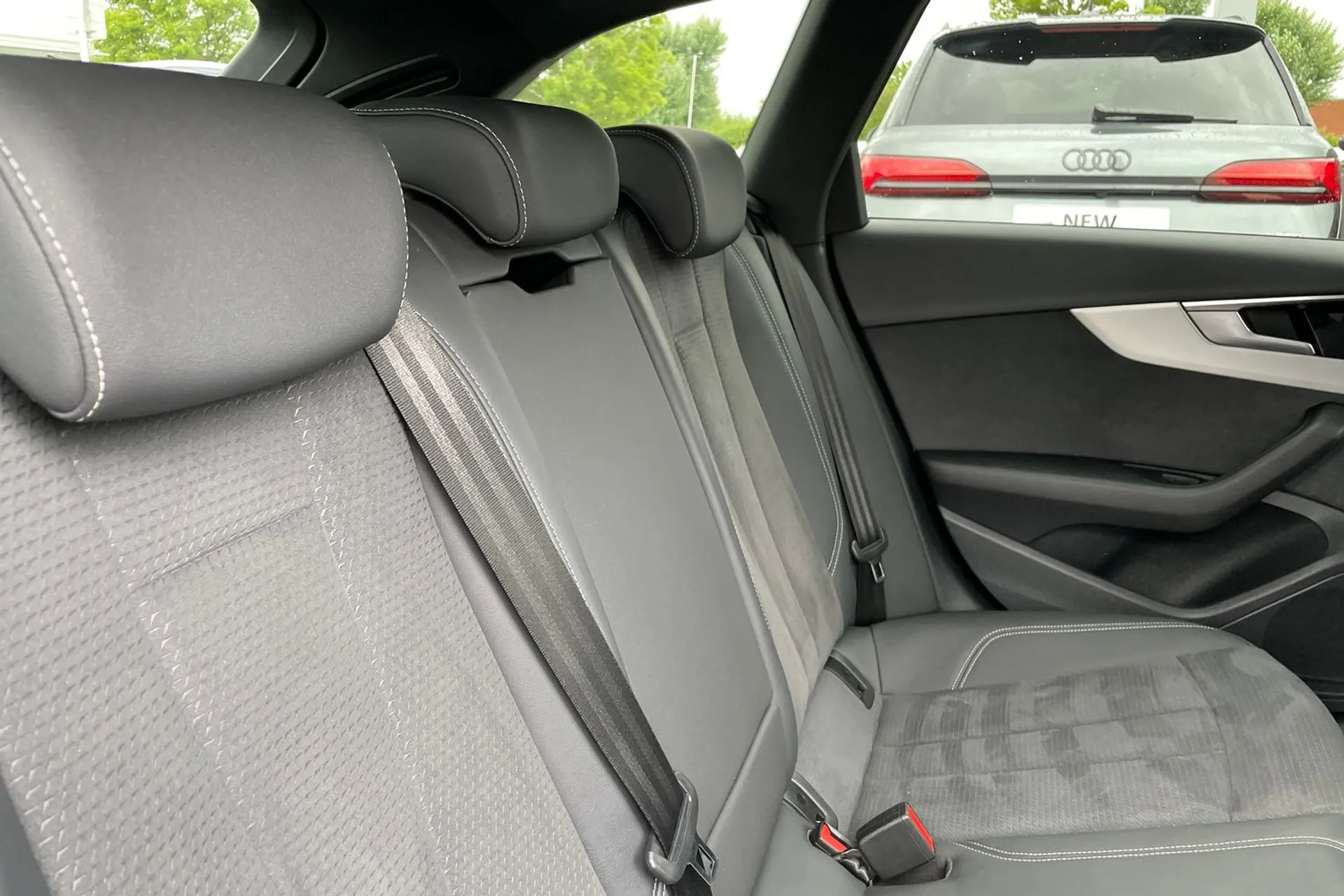 Audi A4 thumbnail image number 21