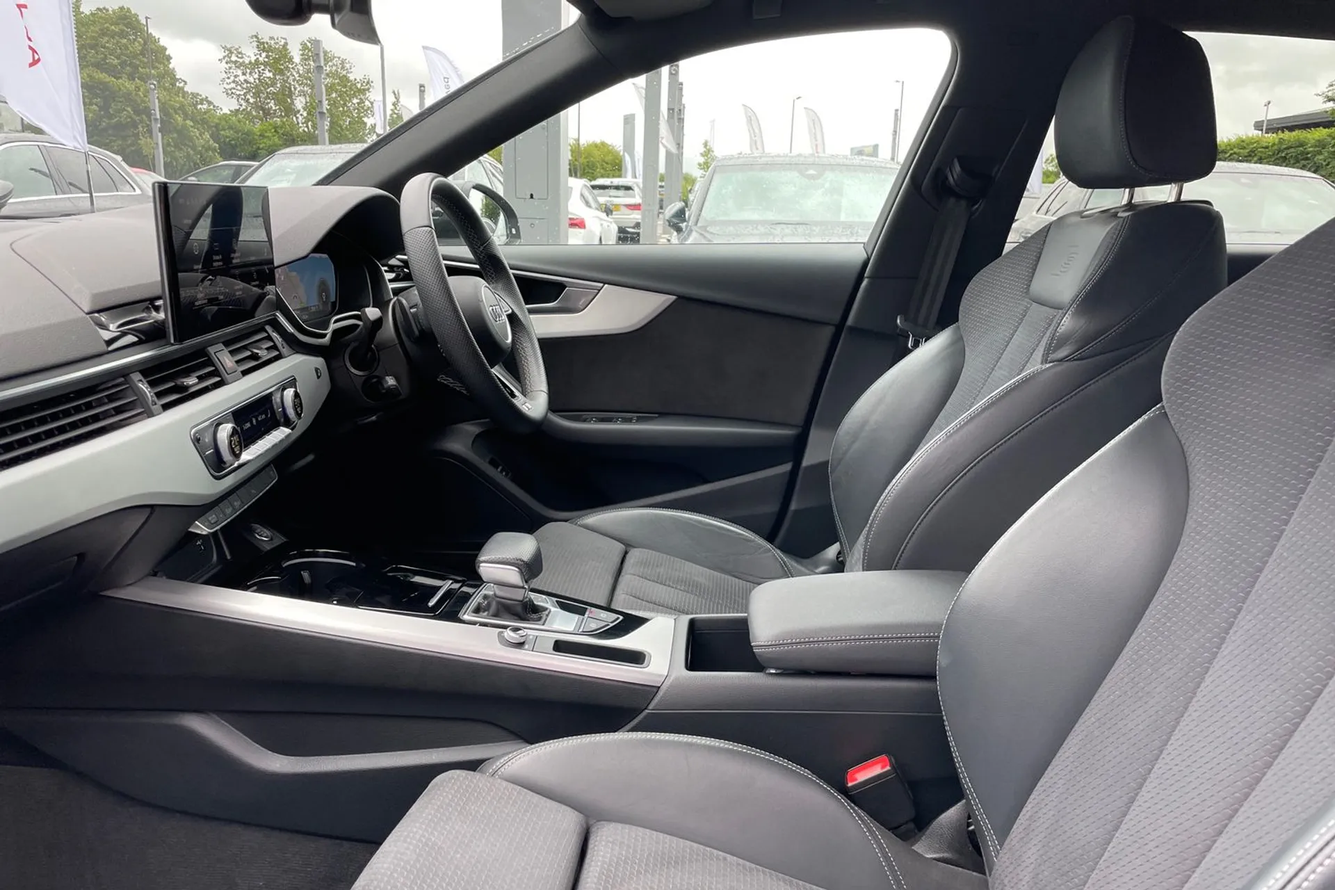 Audi A4 thumbnail image number 31