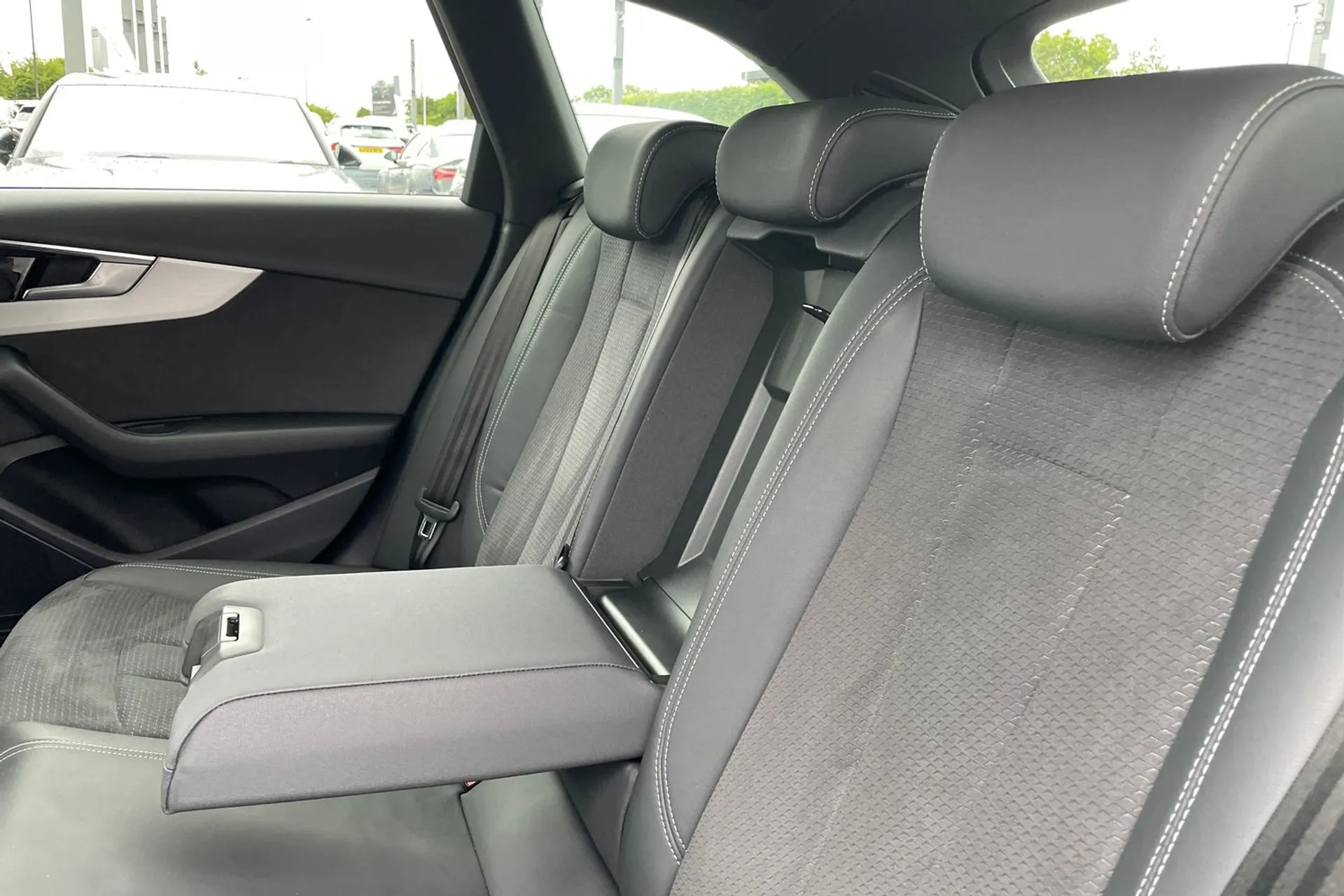 Audi A4 thumbnail image number 33