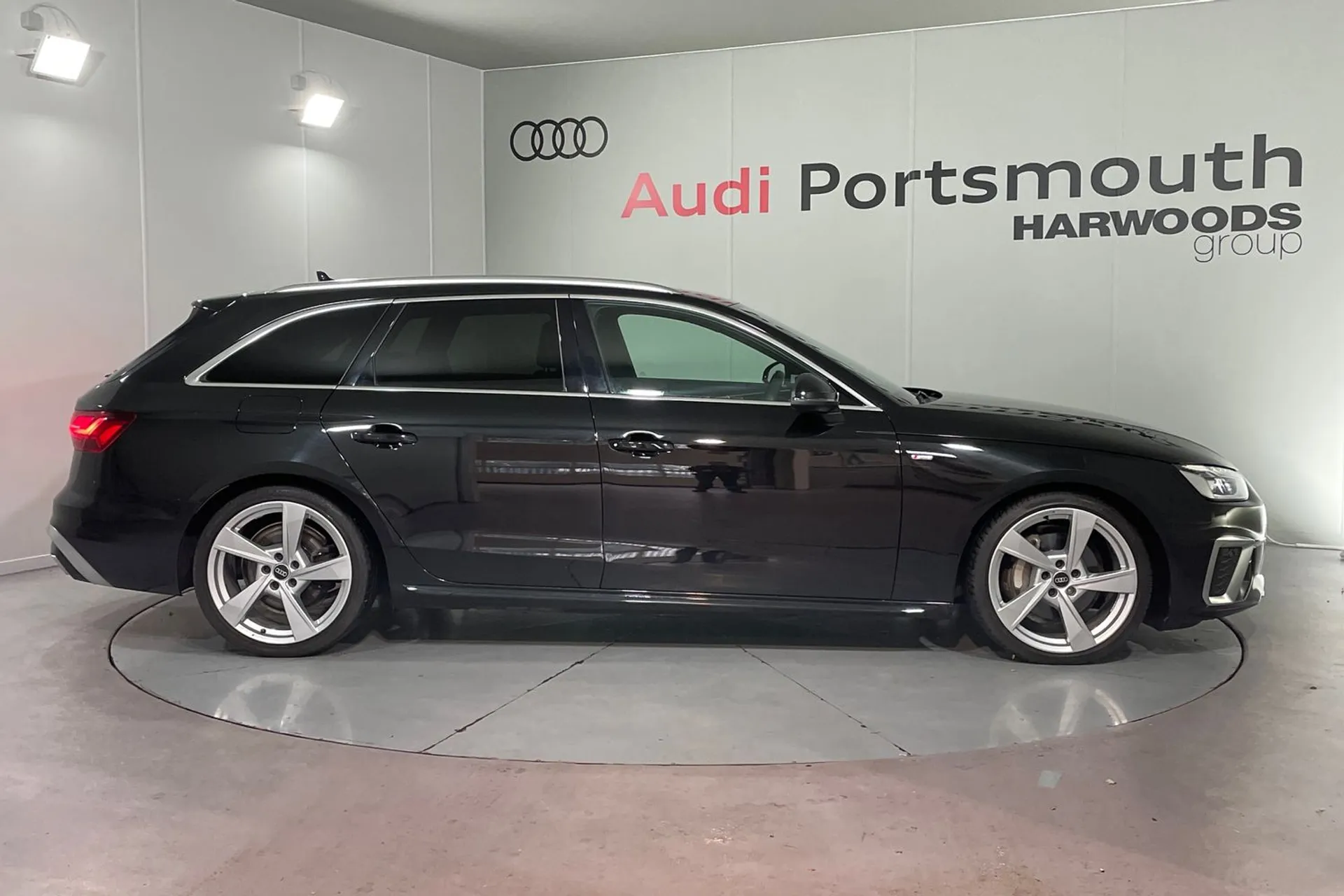 Audi A4 thumbnail image number 2