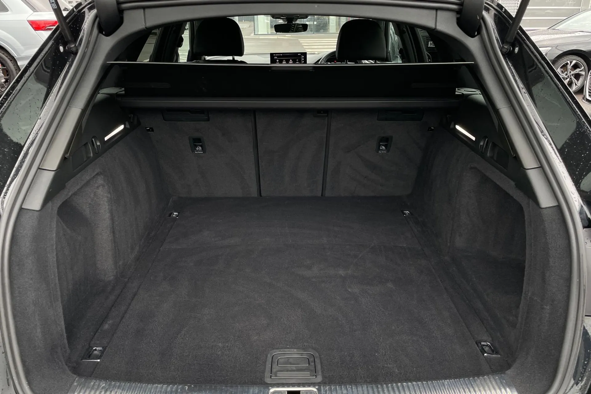 Audi A4 thumbnail image number 18