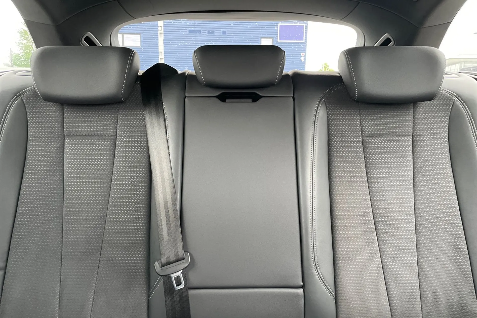 Audi A4 thumbnail image number 35