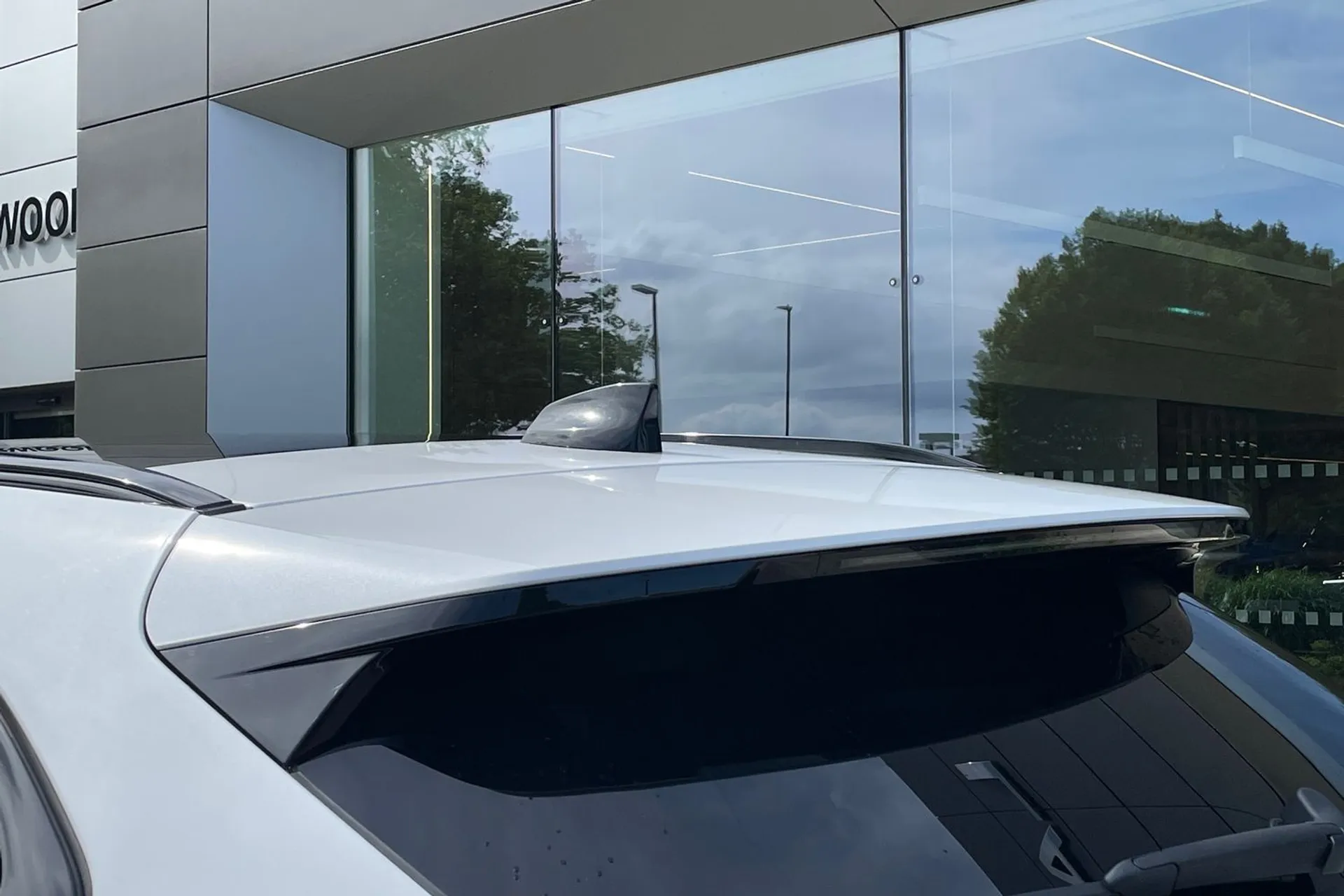 Jaguar F-PACE thumbnail image number 32