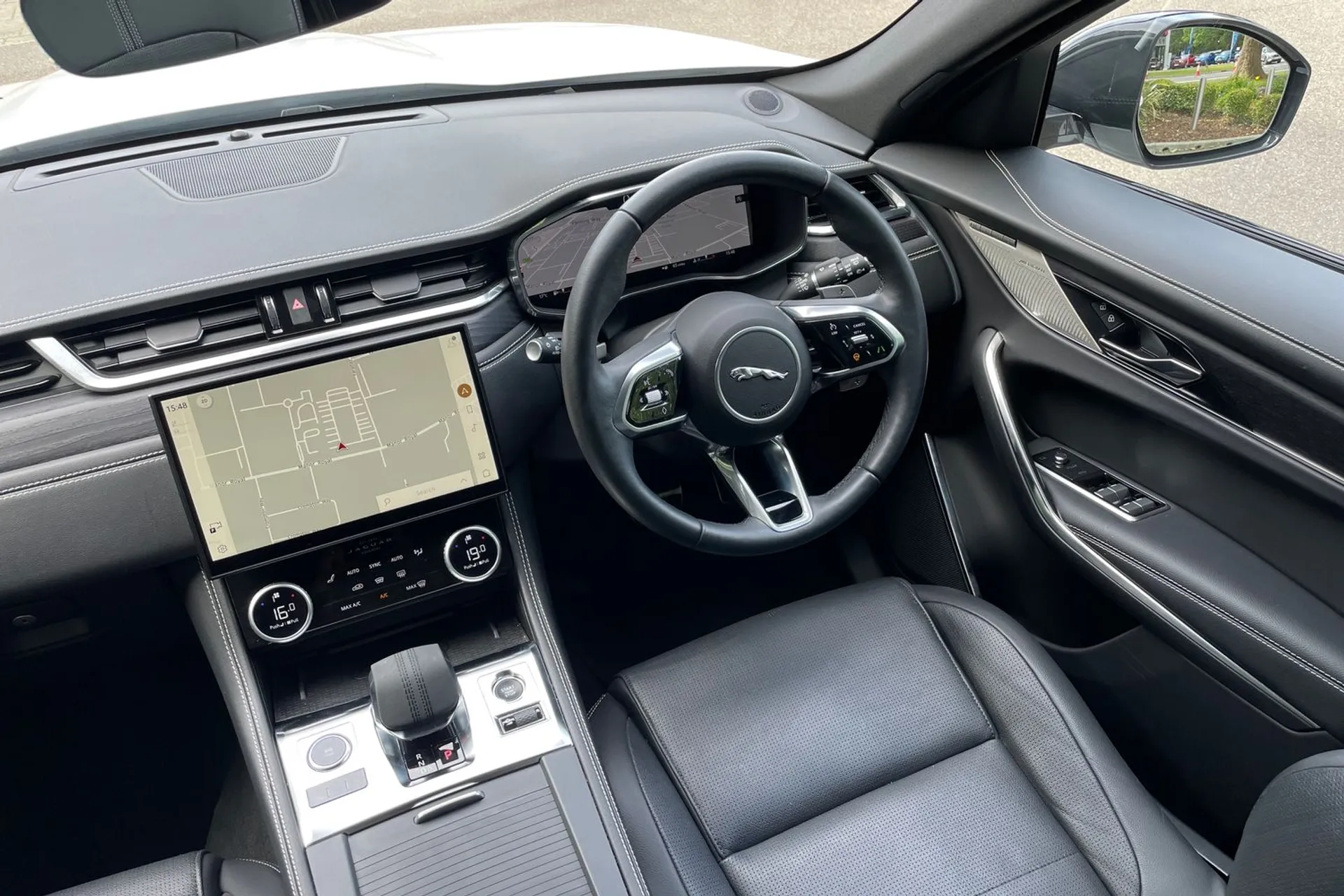 Jaguar F-PACE thumbnail image number 20