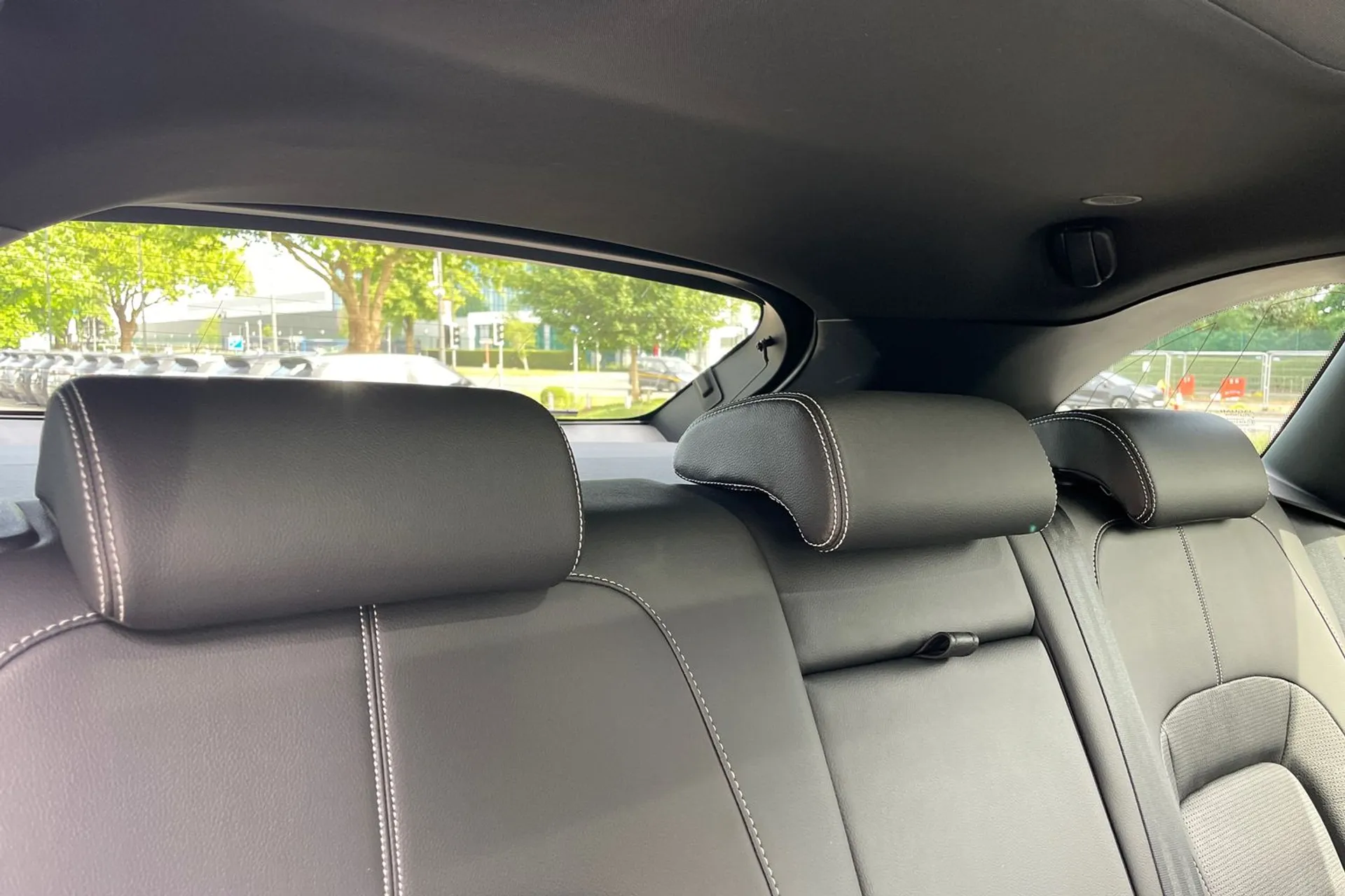 Jaguar F-PACE thumbnail image number 23