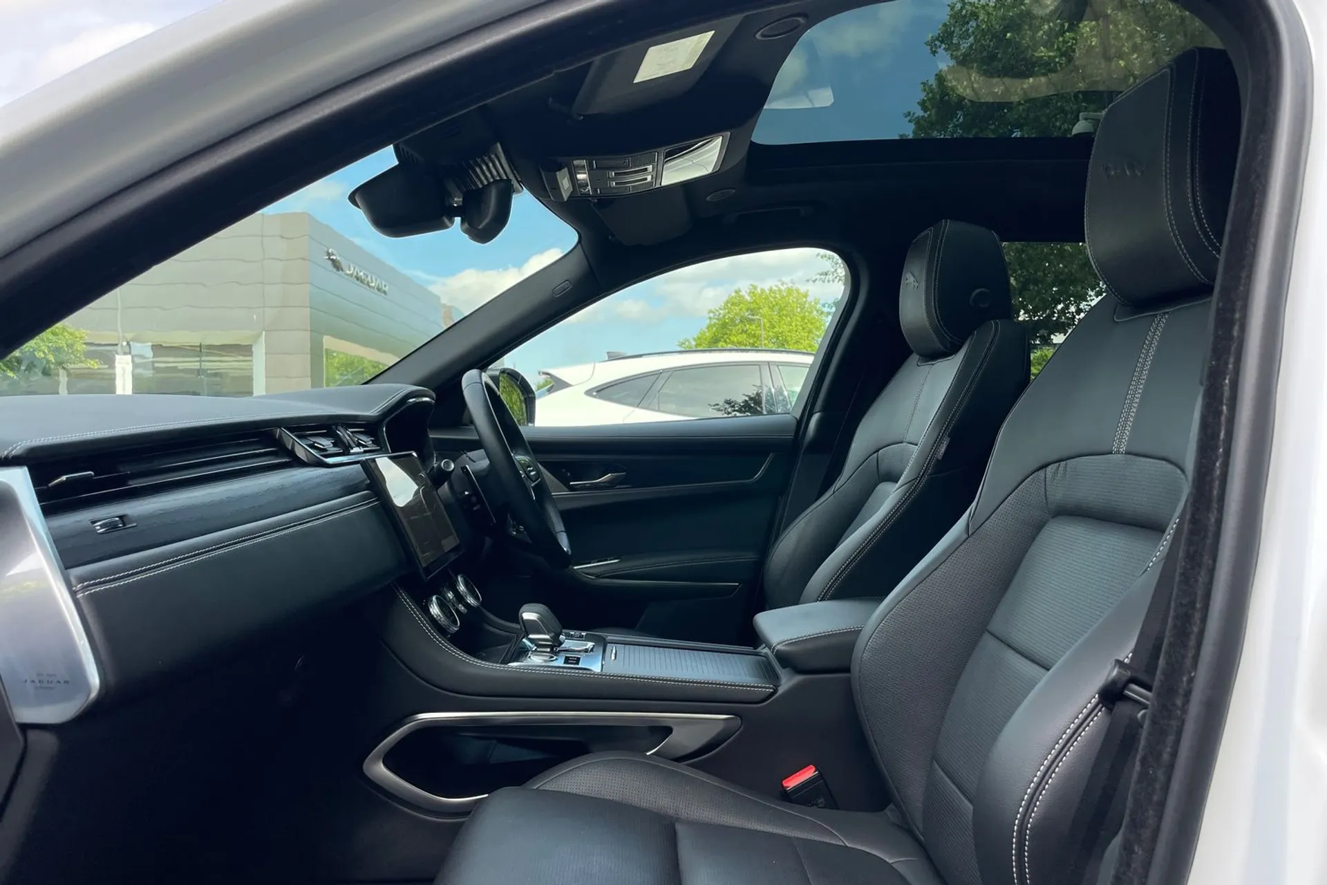 Jaguar F-PACE thumbnail image number 47
