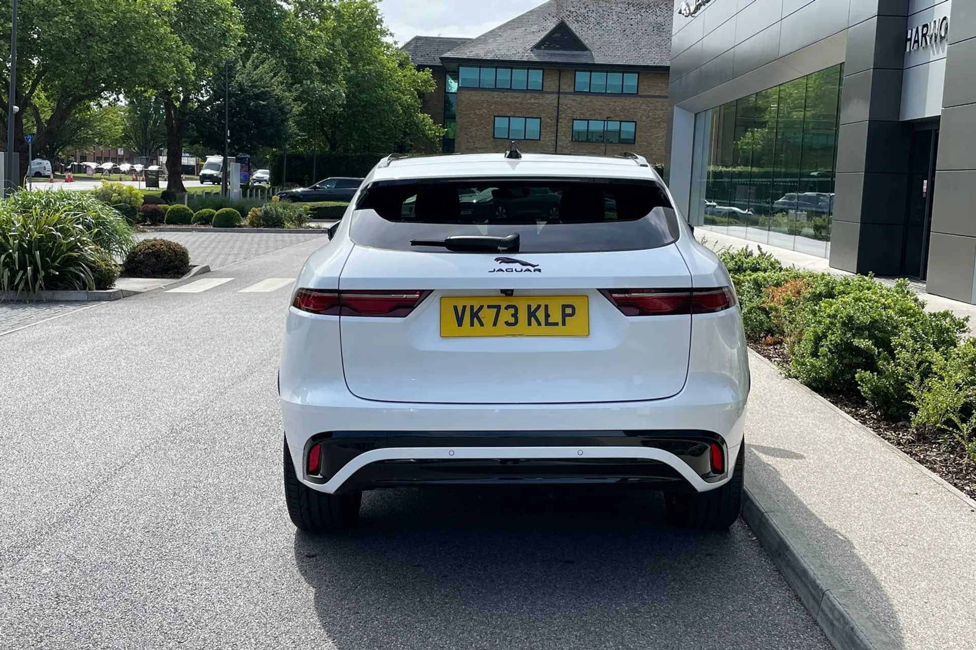 Jaguar F-PACE thumbnail image number 12