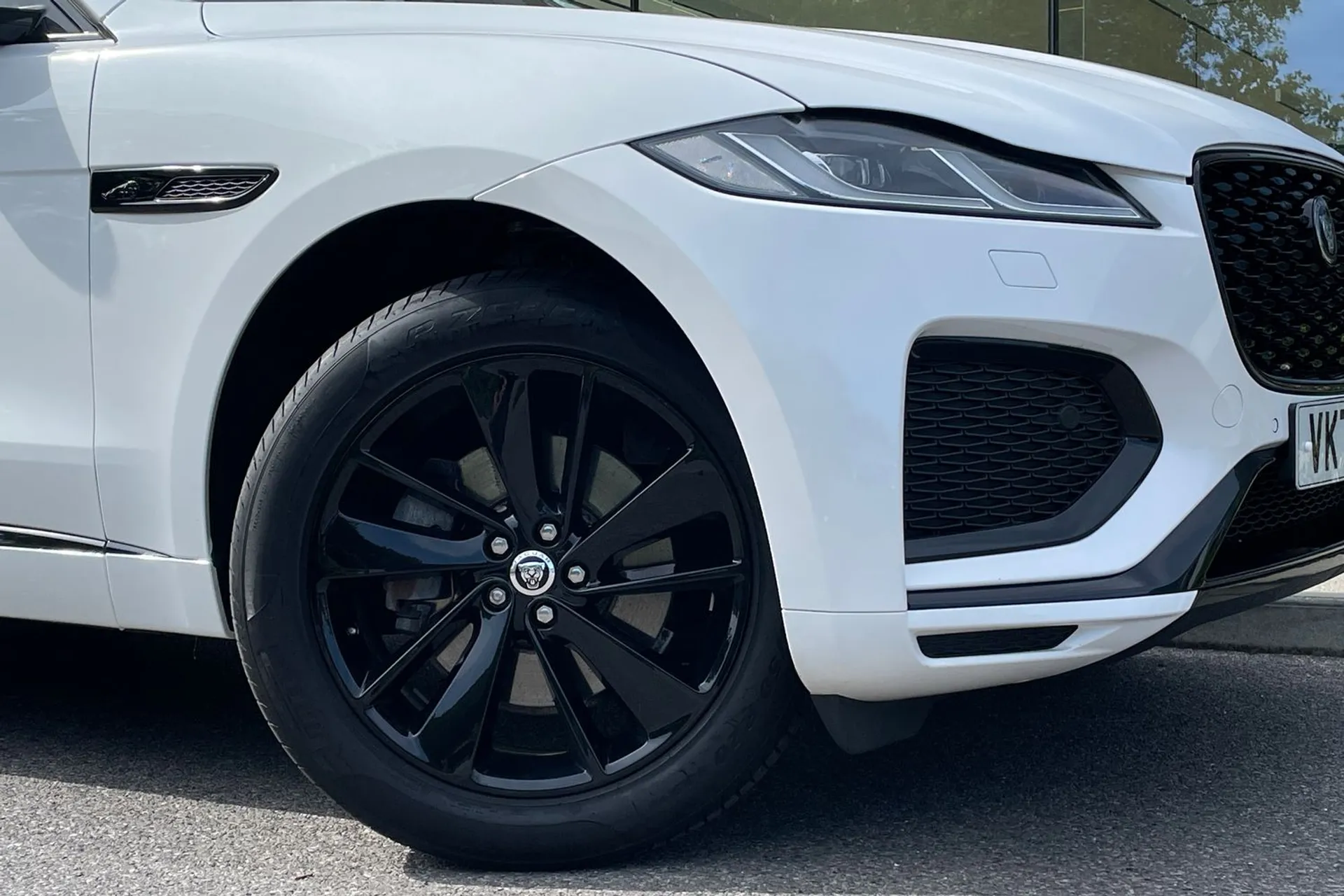 Jaguar F-PACE thumbnail image number 10