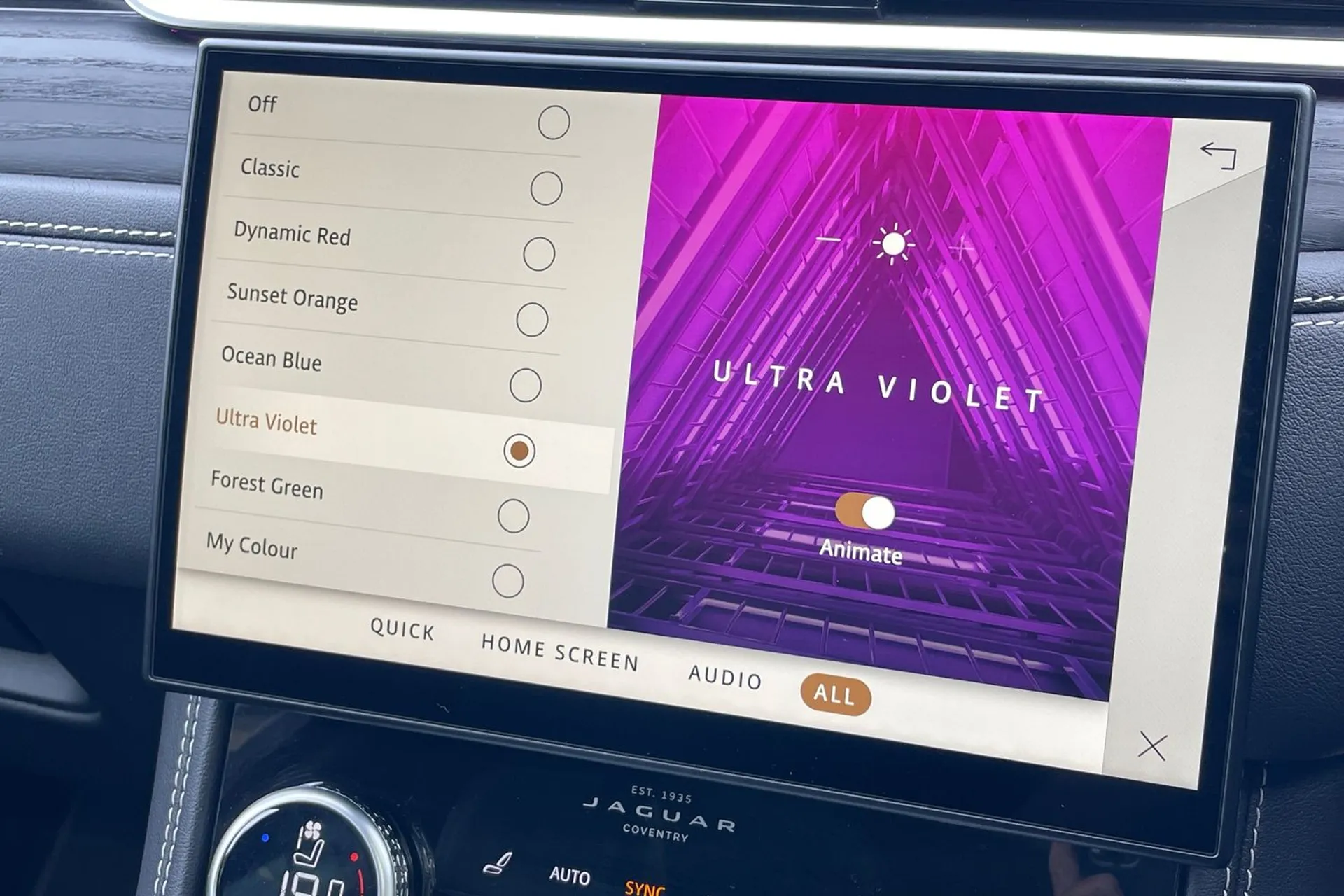 Jaguar F-PACE thumbnail image number 28