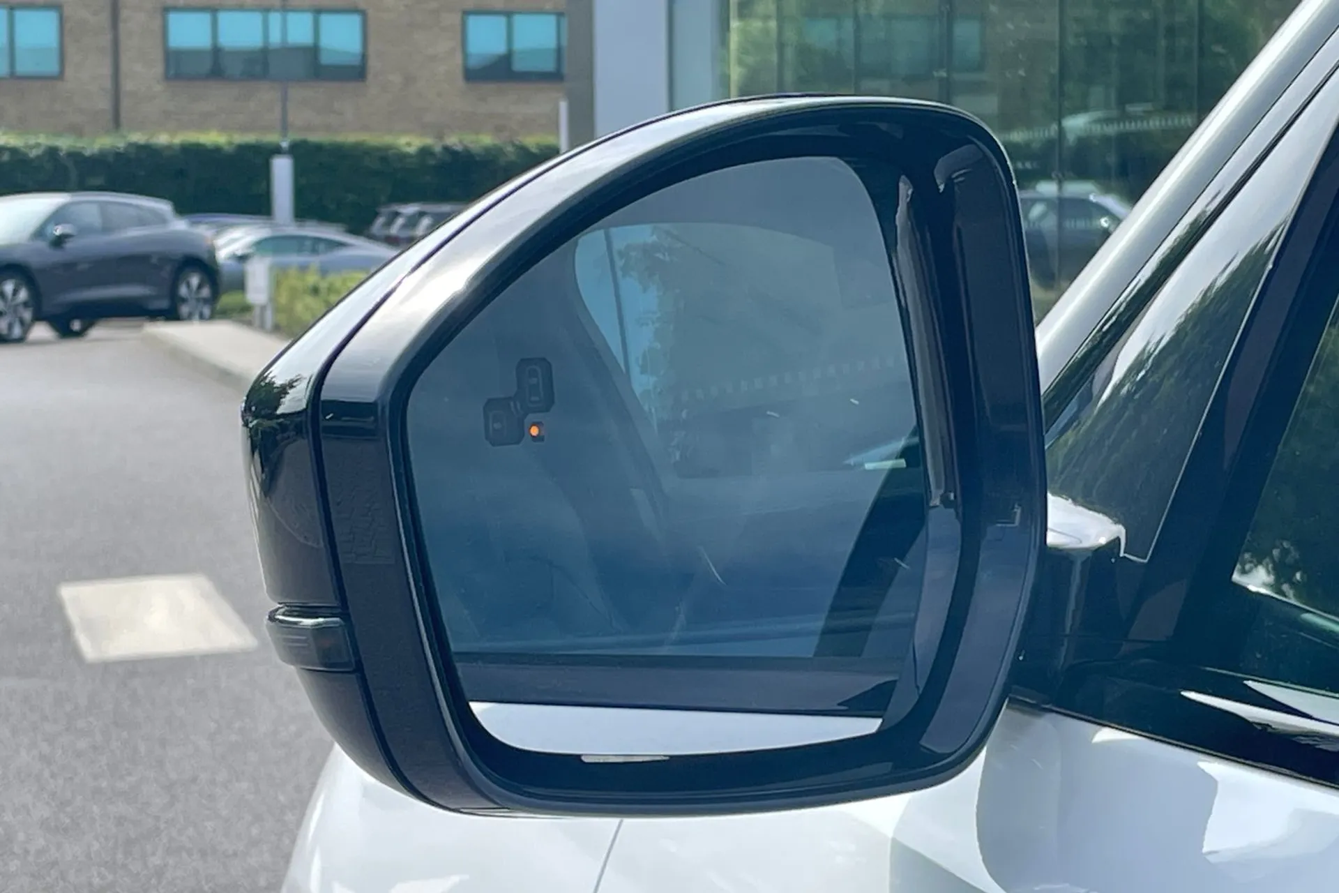 Jaguar F-PACE thumbnail image number 53