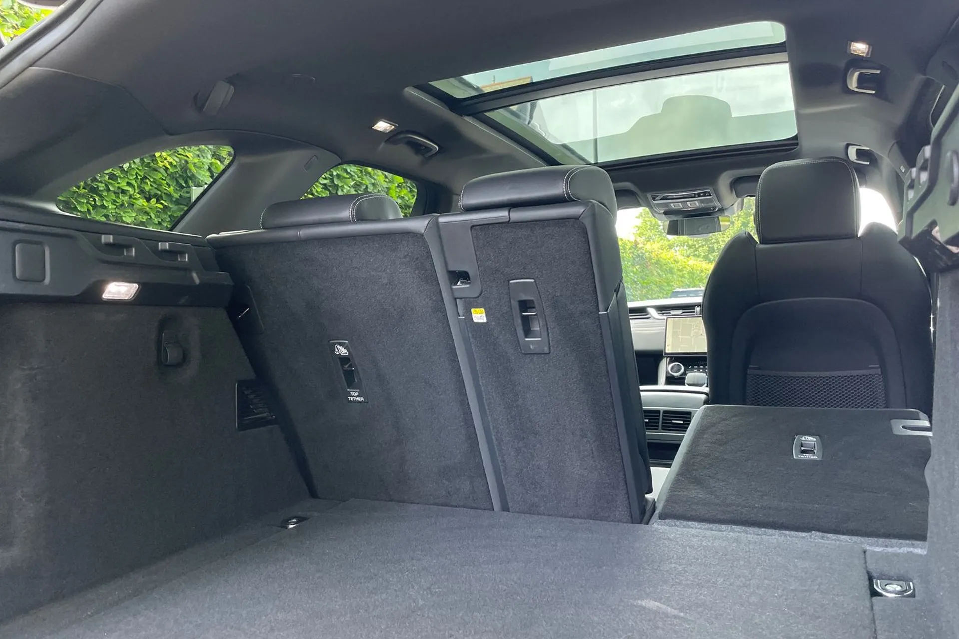 Jaguar F-PACE thumbnail image number 37