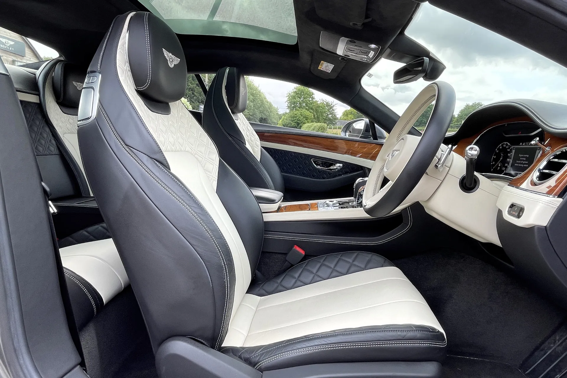 Bentley CONTINENTAL GT thumbnail image number 23