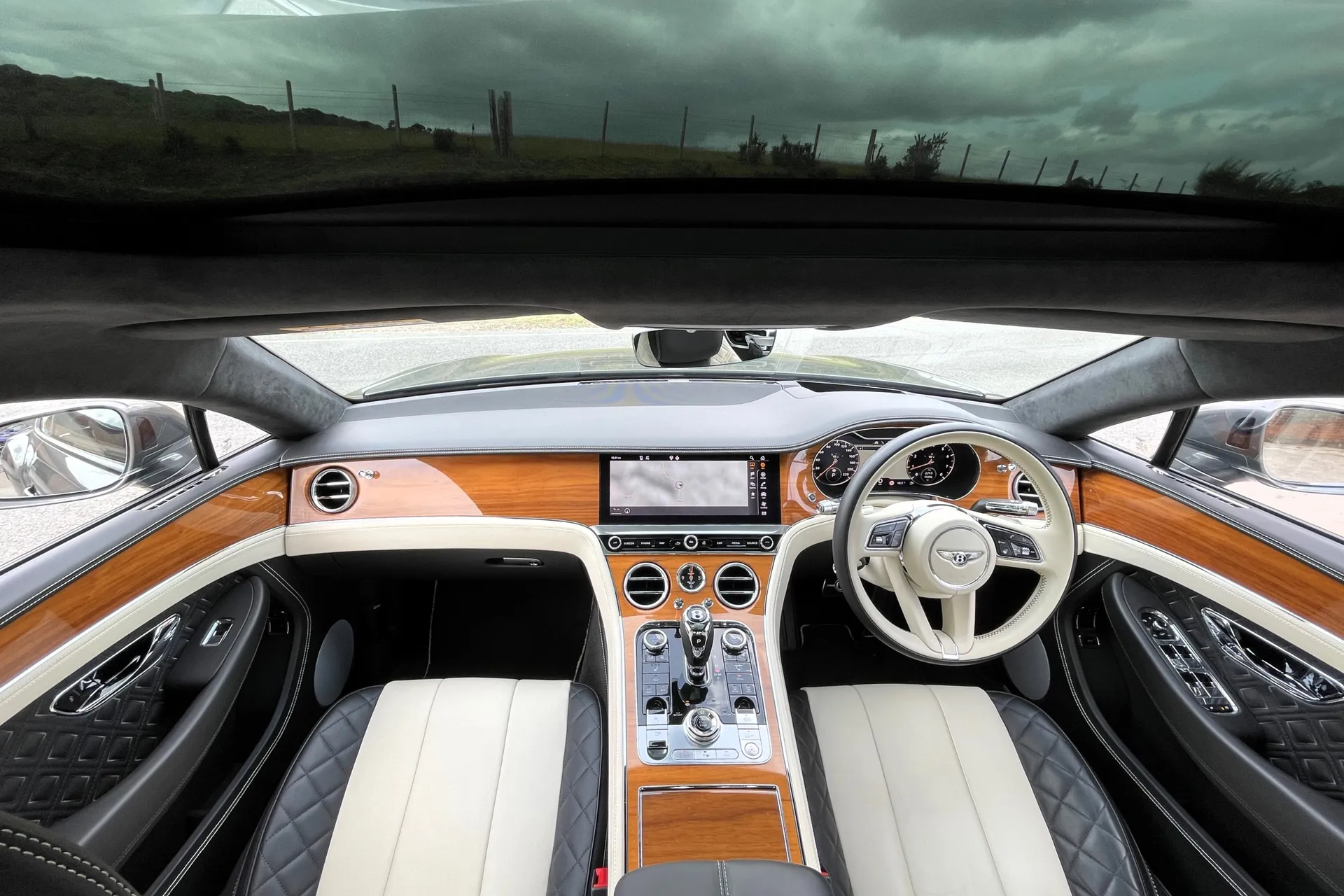 Bentley CONTINENTAL GT thumbnail image number 3