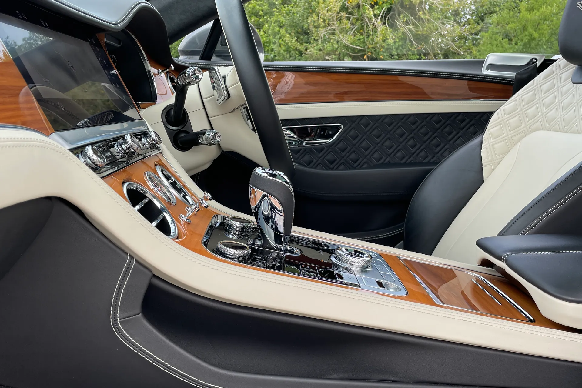 Bentley CONTINENTAL GT thumbnail image number 27
