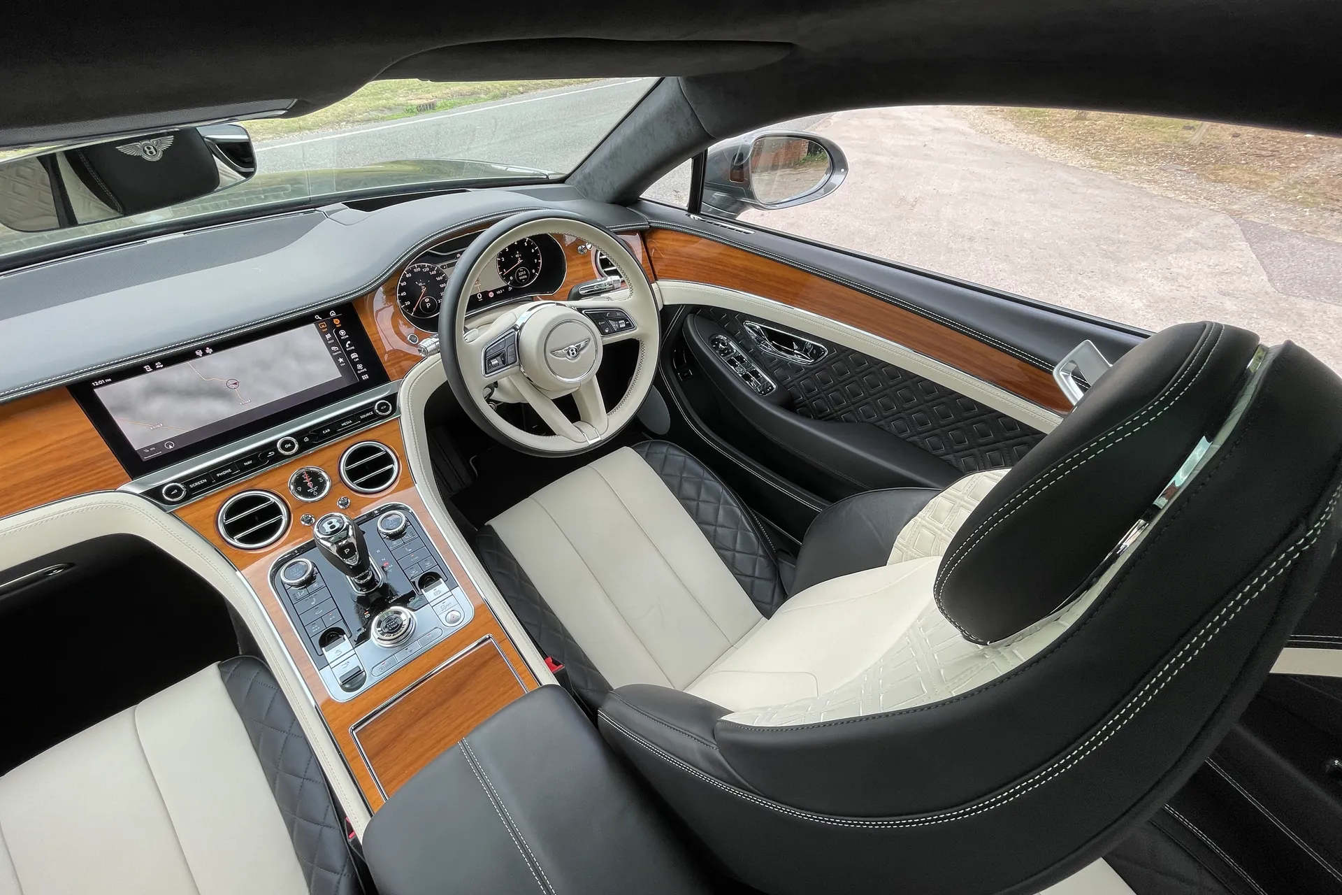 Bentley CONTINENTAL GT thumbnail image number 31